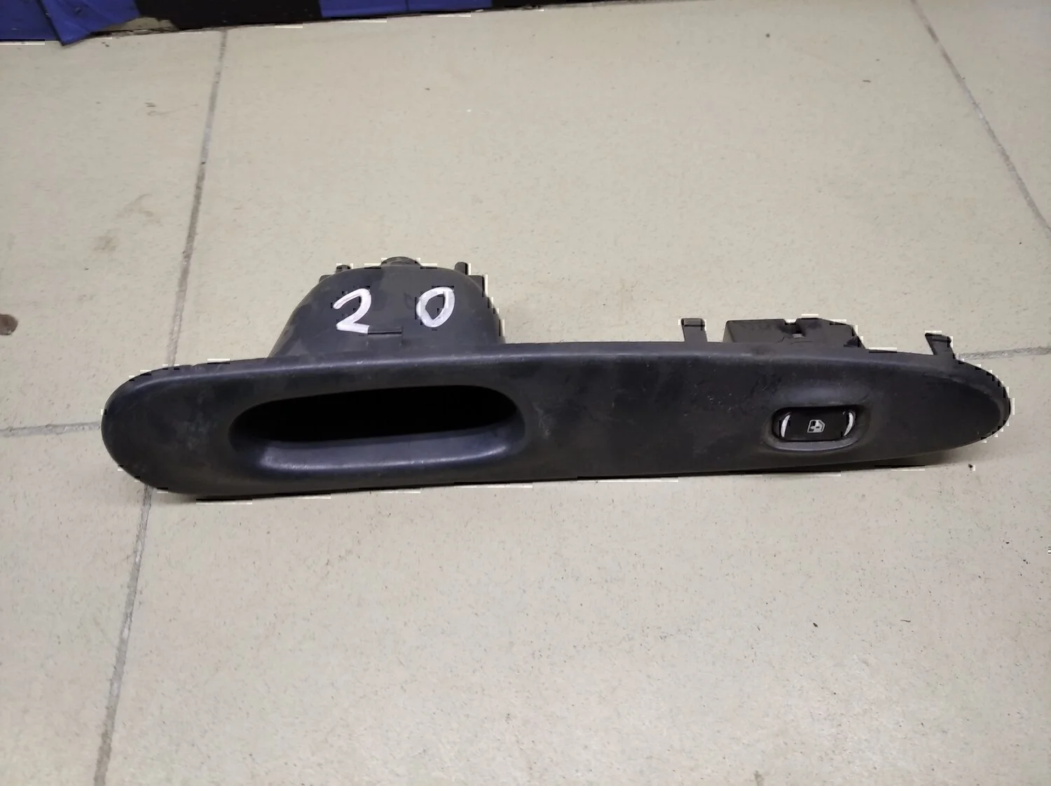 Кнопка стеклоподъемника Hyundai-KIA Elantra 2000-2005 - изображение 1