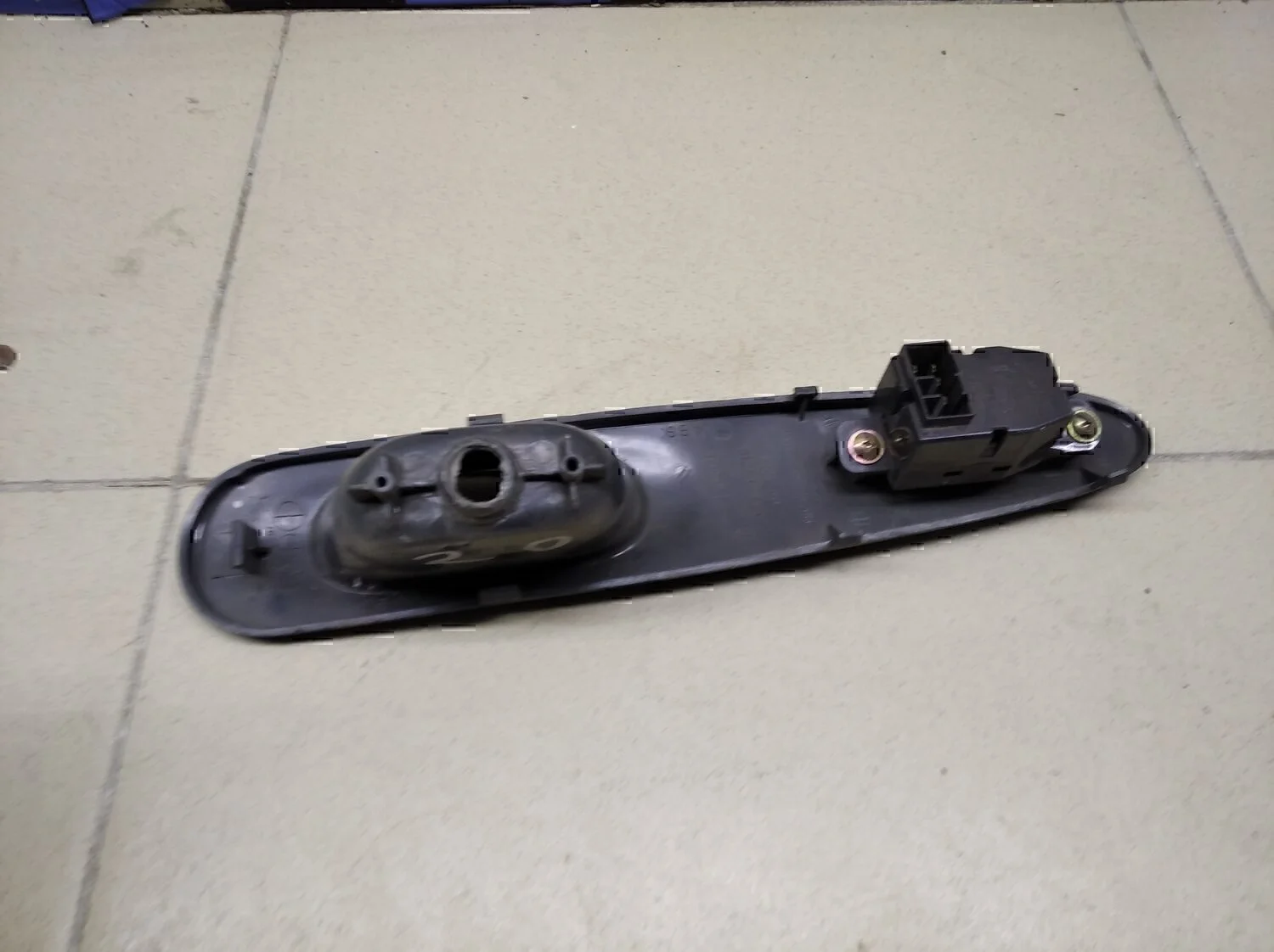 Кнопка стеклоподъемника Hyundai-KIA Elantra 2000-2005 - миниатюра 2