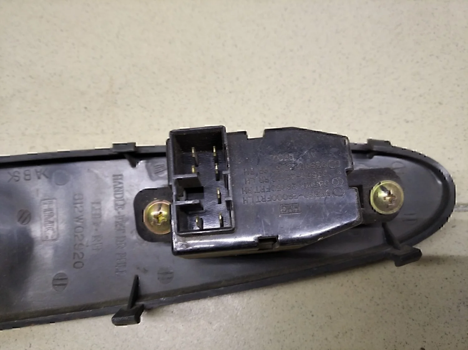 Кнопка стеклоподъемника Hyundai-KIA Elantra 2000-2005 - миниатюра 3