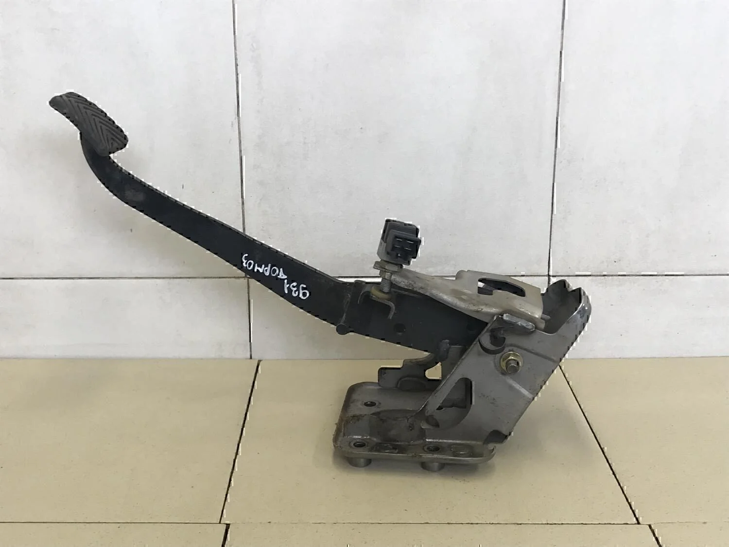 Педаль тормоза Hyundai-KIA Matrix 2001-2010 - миниатюра 3