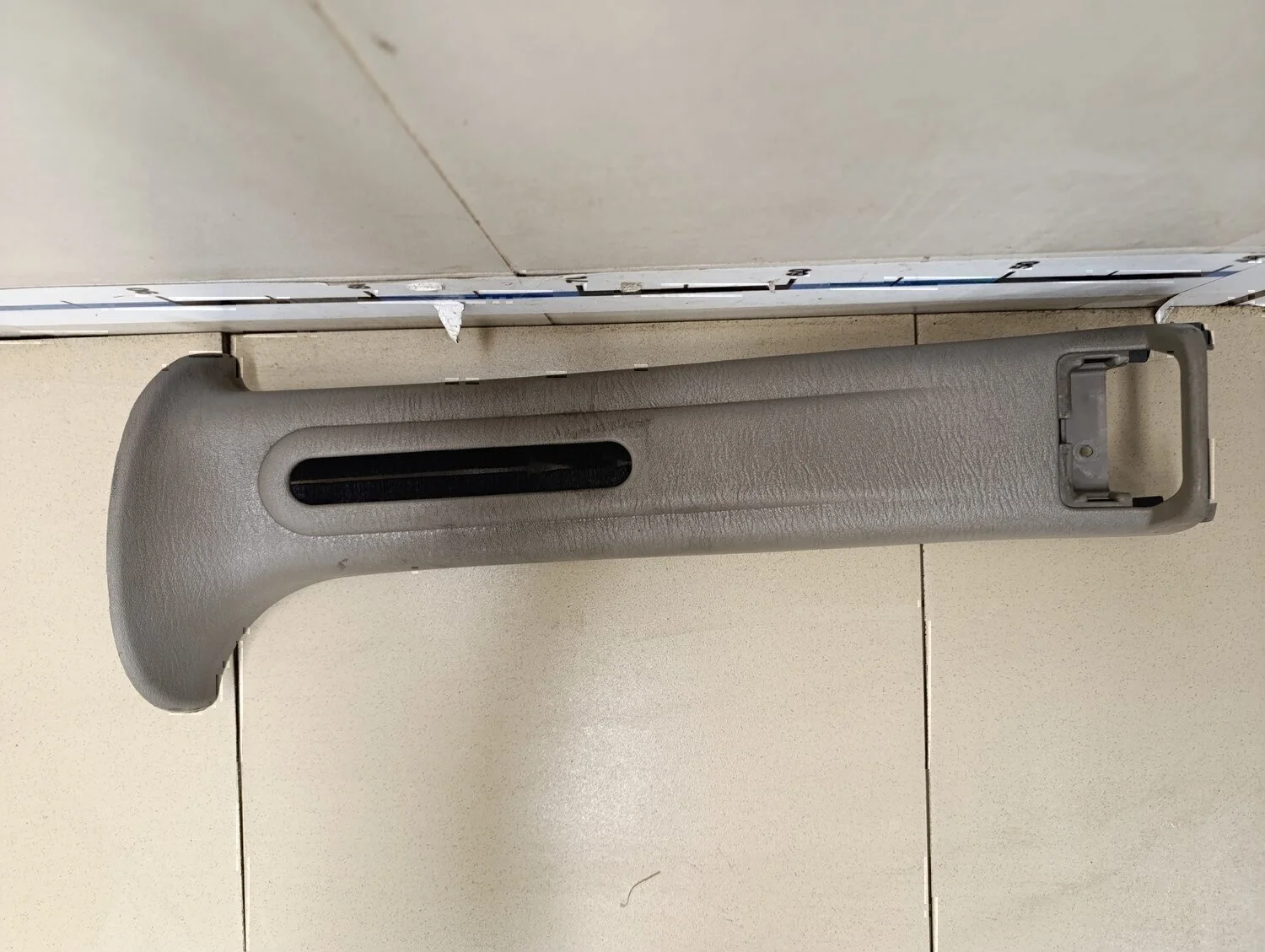 Обшивка стойки Chrysler Voyager/Caravan (RG) 2001-2008 - миниатюра 2