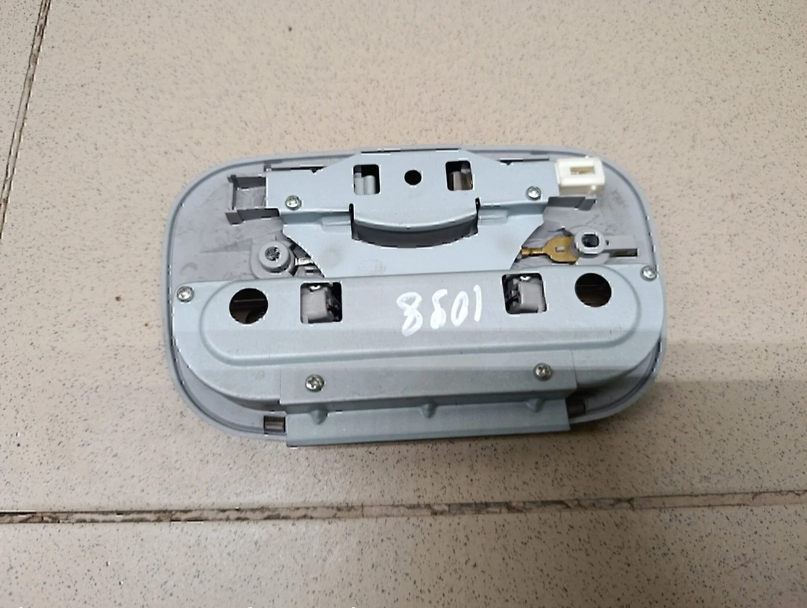 Плафон салонный MAZDA BT-50 2006-2012 - миниатюра 5