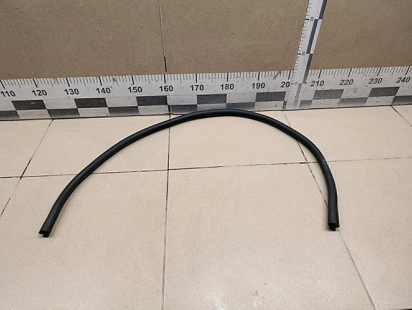 Уплотнитель капота FORD Transit/Tourneo Connect 2002-2013 - изображение 1