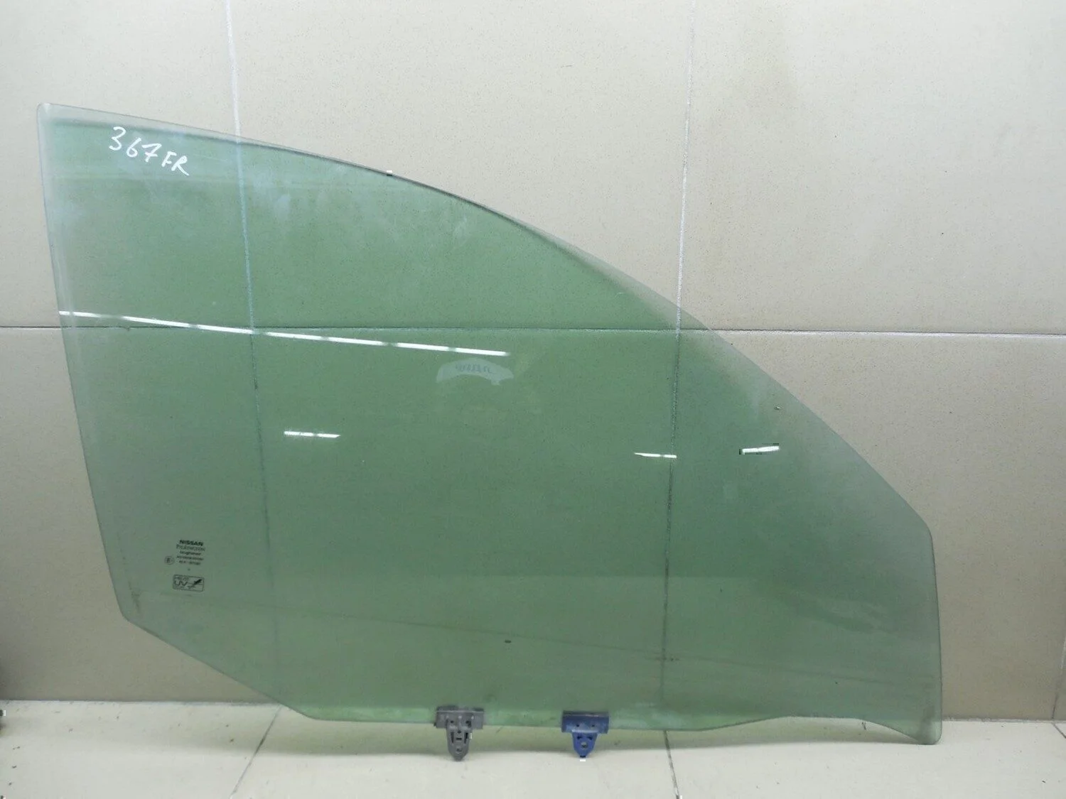 Стекло двери передней правой NISSAN Almera N16 2000-2006