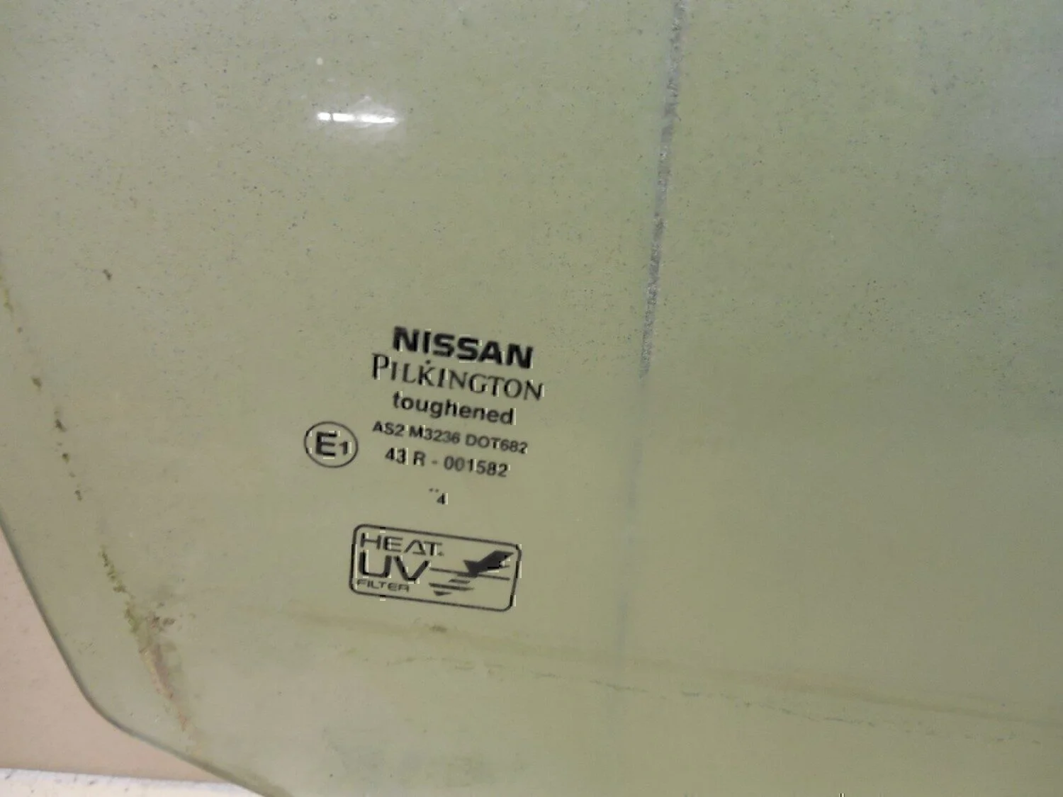 Стекло двери передней правой NISSAN Almera N16 2000-2006 - миниатюра 3
