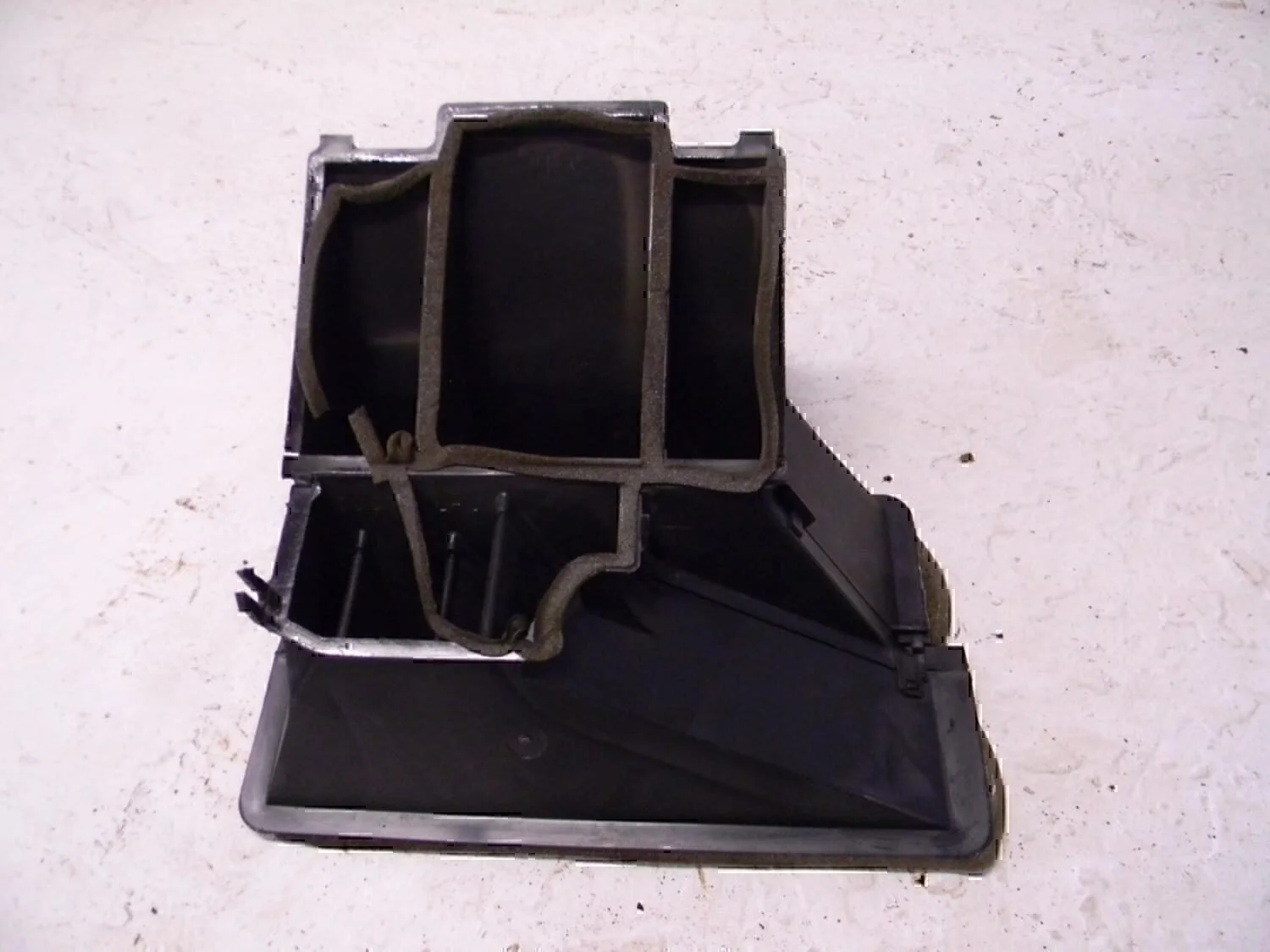 Воздуховод MITSUBISHI Space Star 1998-2004 - миниатюра 4