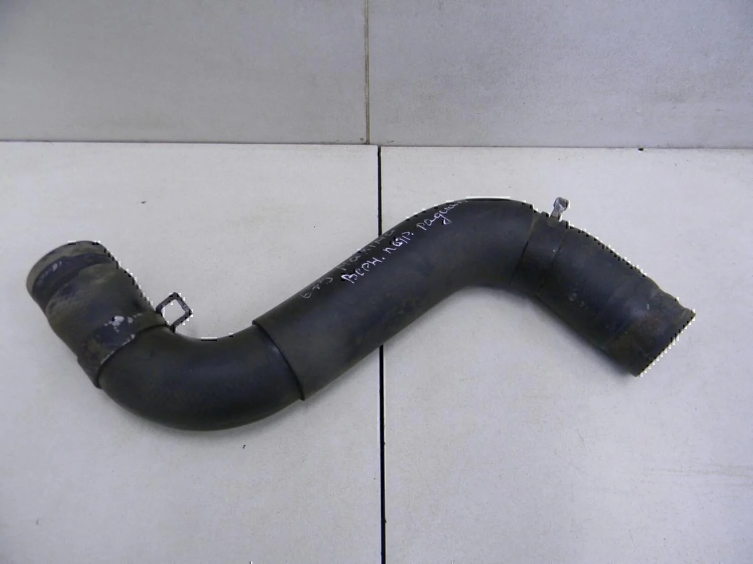 Патрубок радиатора NISSAN Maxima (A33) 2000-2005 - изображение 1
