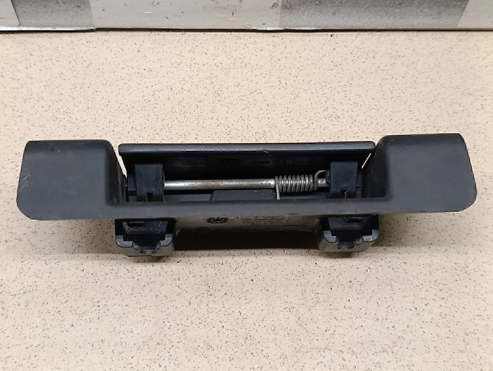 Ручка открывания багажника FORD Transit 2006-2013 - миниатюра 2