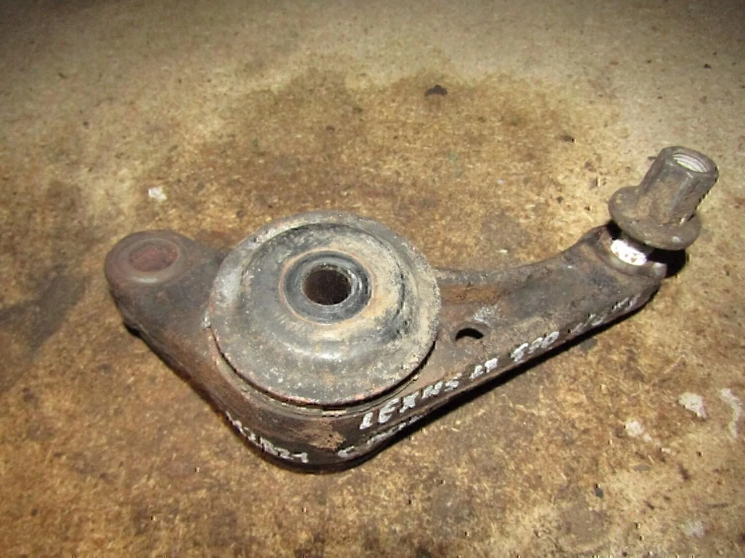 Опора переднего редуктора TOYOTA LX 570 - изображение 1