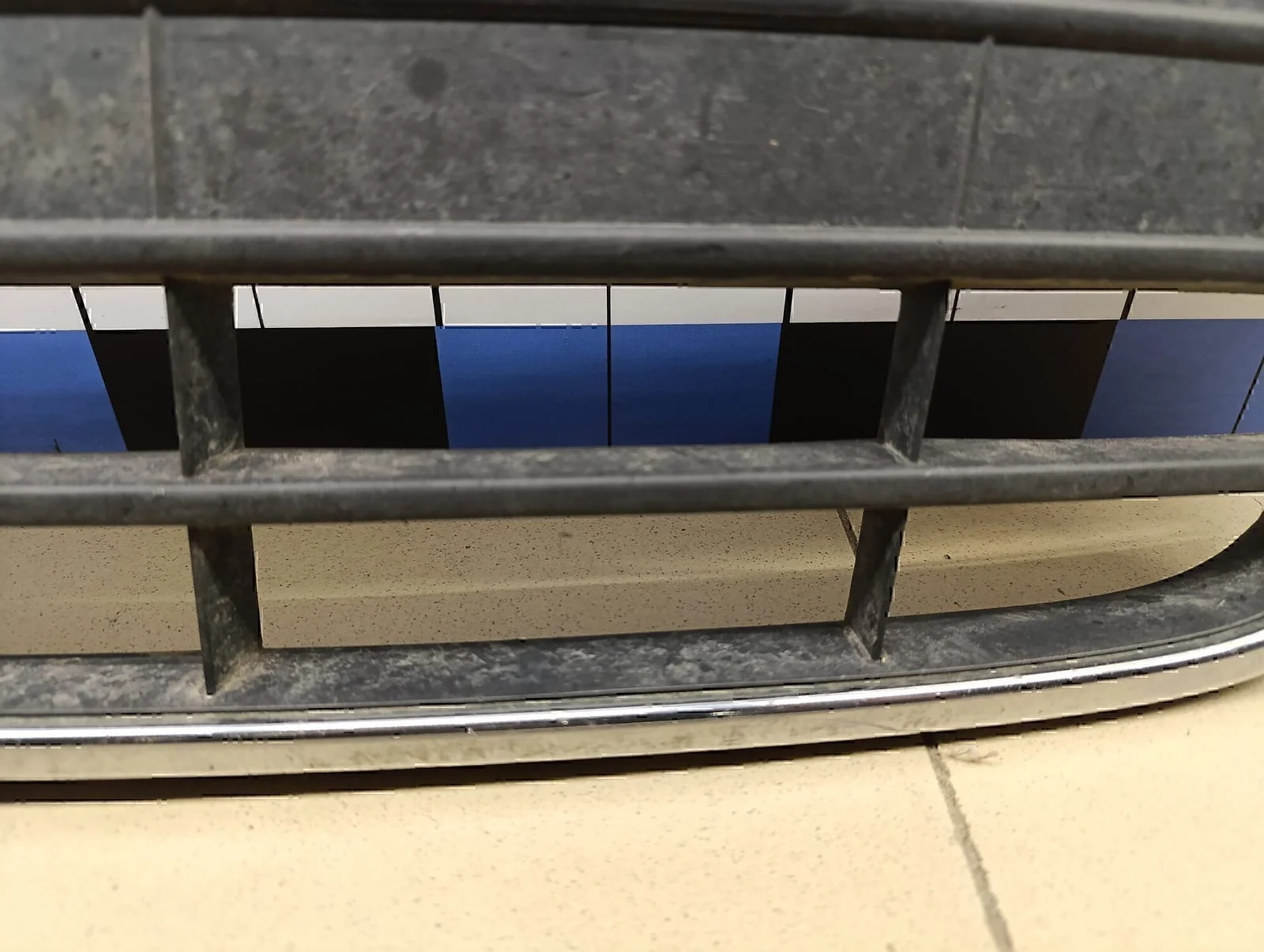 Решетка в бампер центральная VW Tiguan 2011-2016 - миниатюра 5