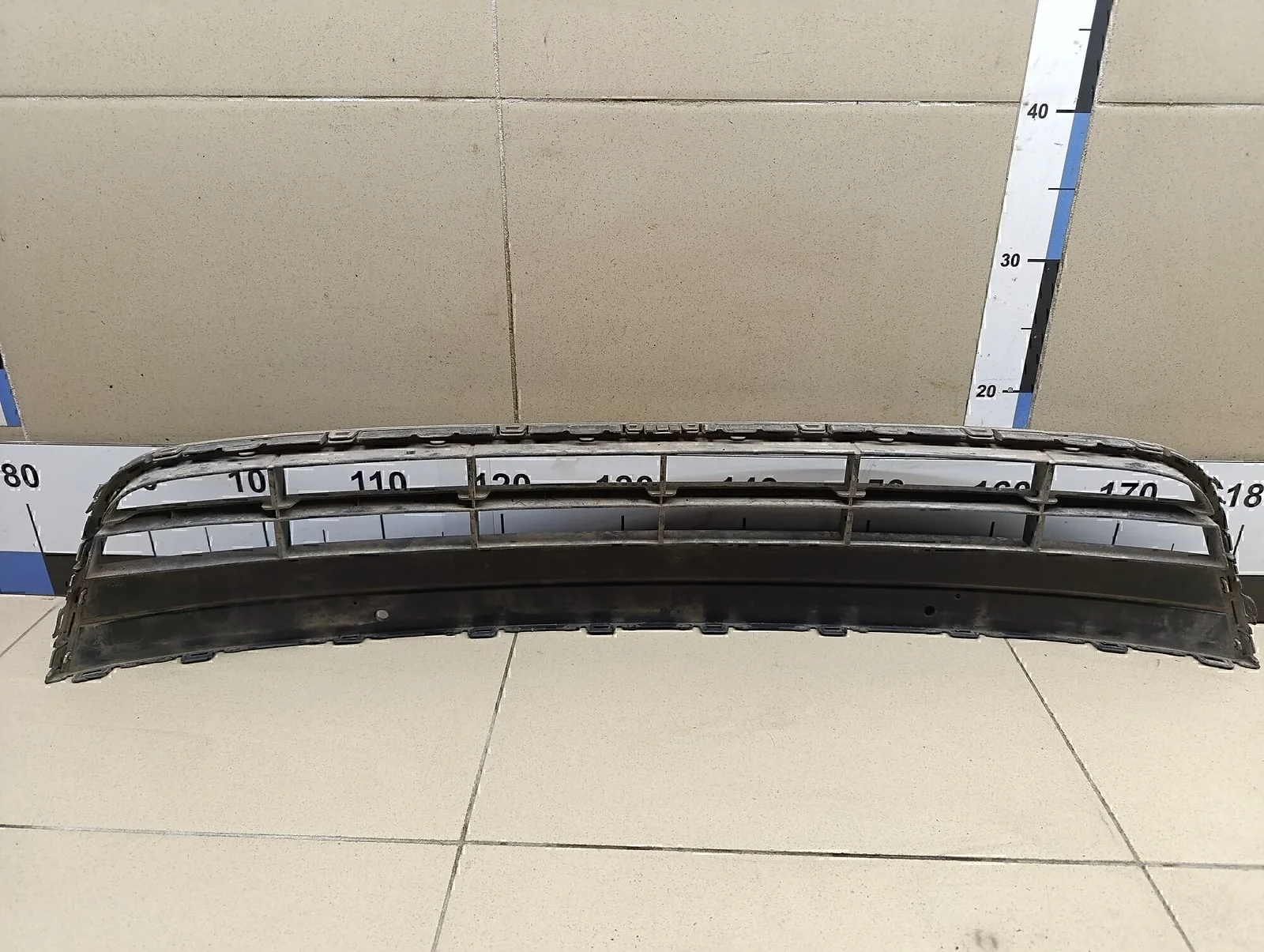 Решетка в бампер центральная VW Tiguan 2011-2016 - миниатюра 7