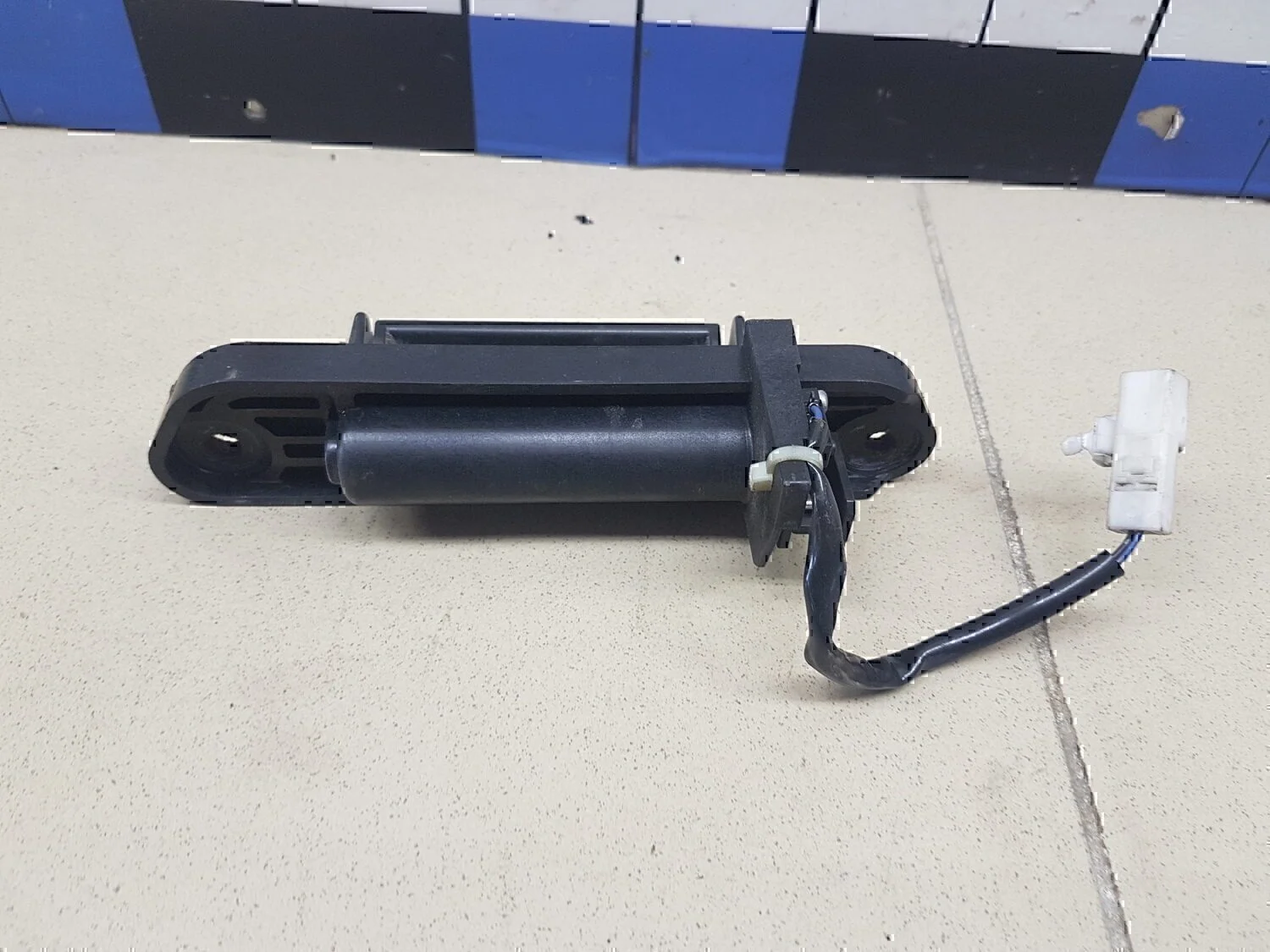 Кнопка открывания багажника PEUGEOT 4007 2008-2013 - миниатюра 2