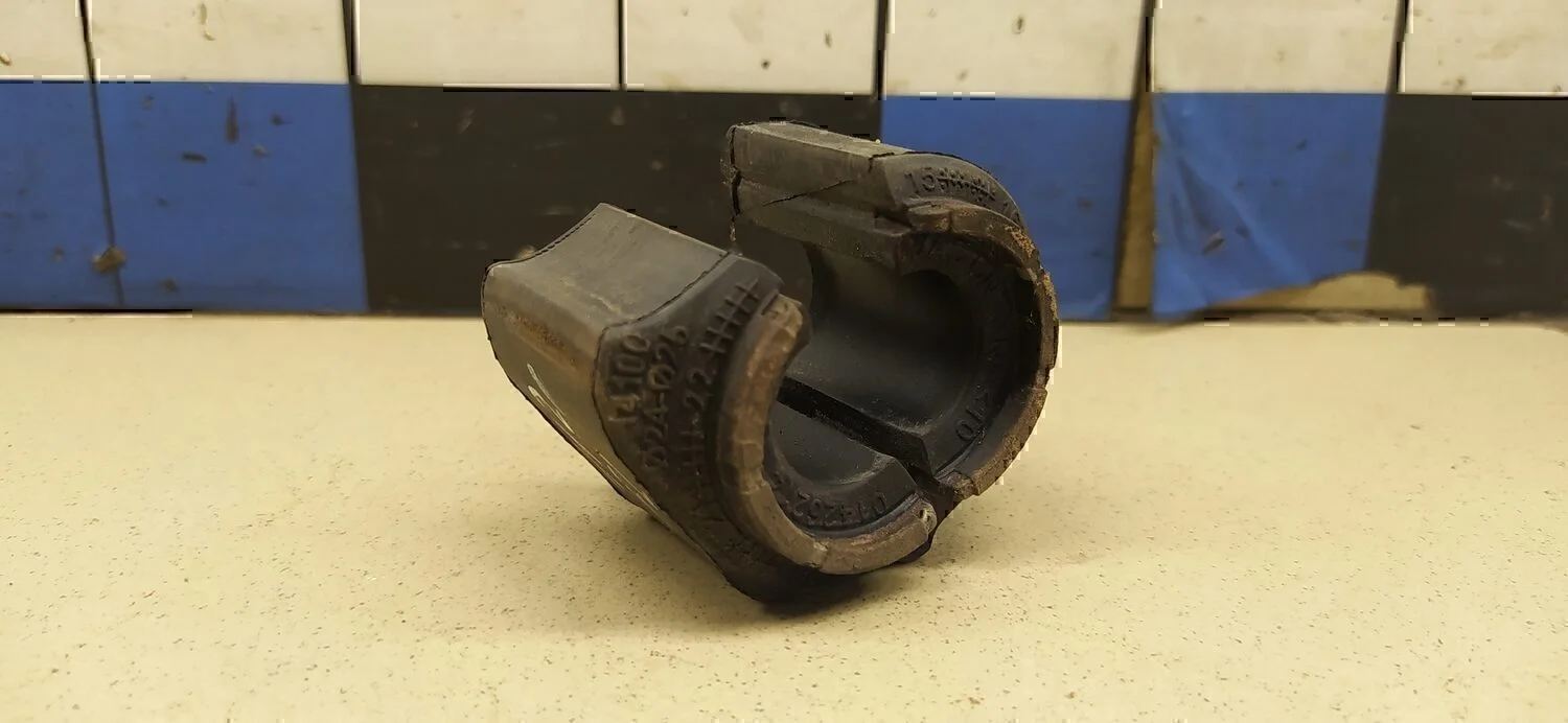 Втулка переднего стабилизатора GEELY Atlas 2017> - миниатюра 2