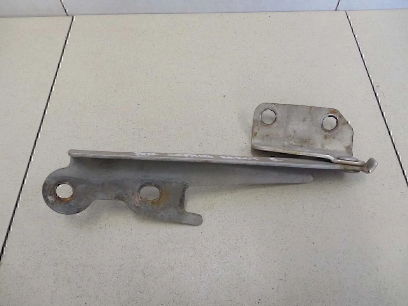 Петля капота правая Hyundai-KIA Sephia 1993-1997 - миниатюра 2