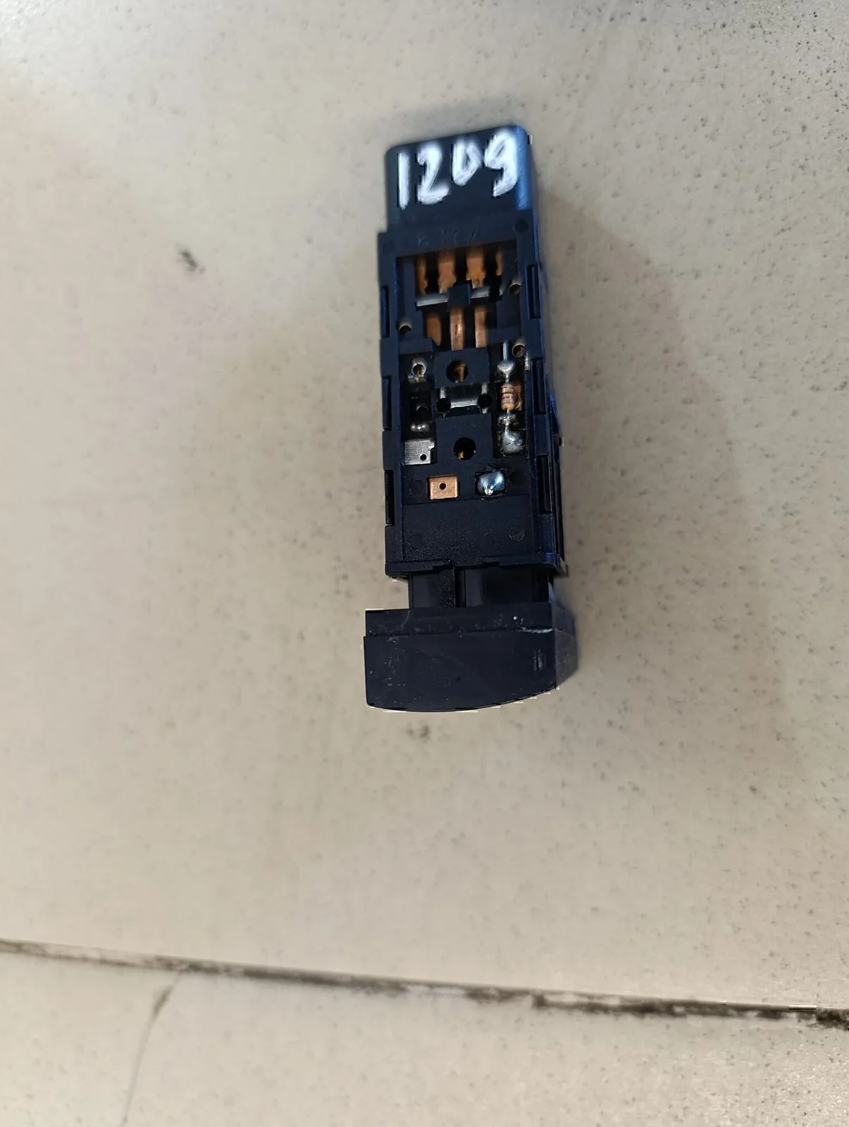 Кнопка многофункциональная Hyundai-KIA Cerato 2004-2008 - миниатюра 2