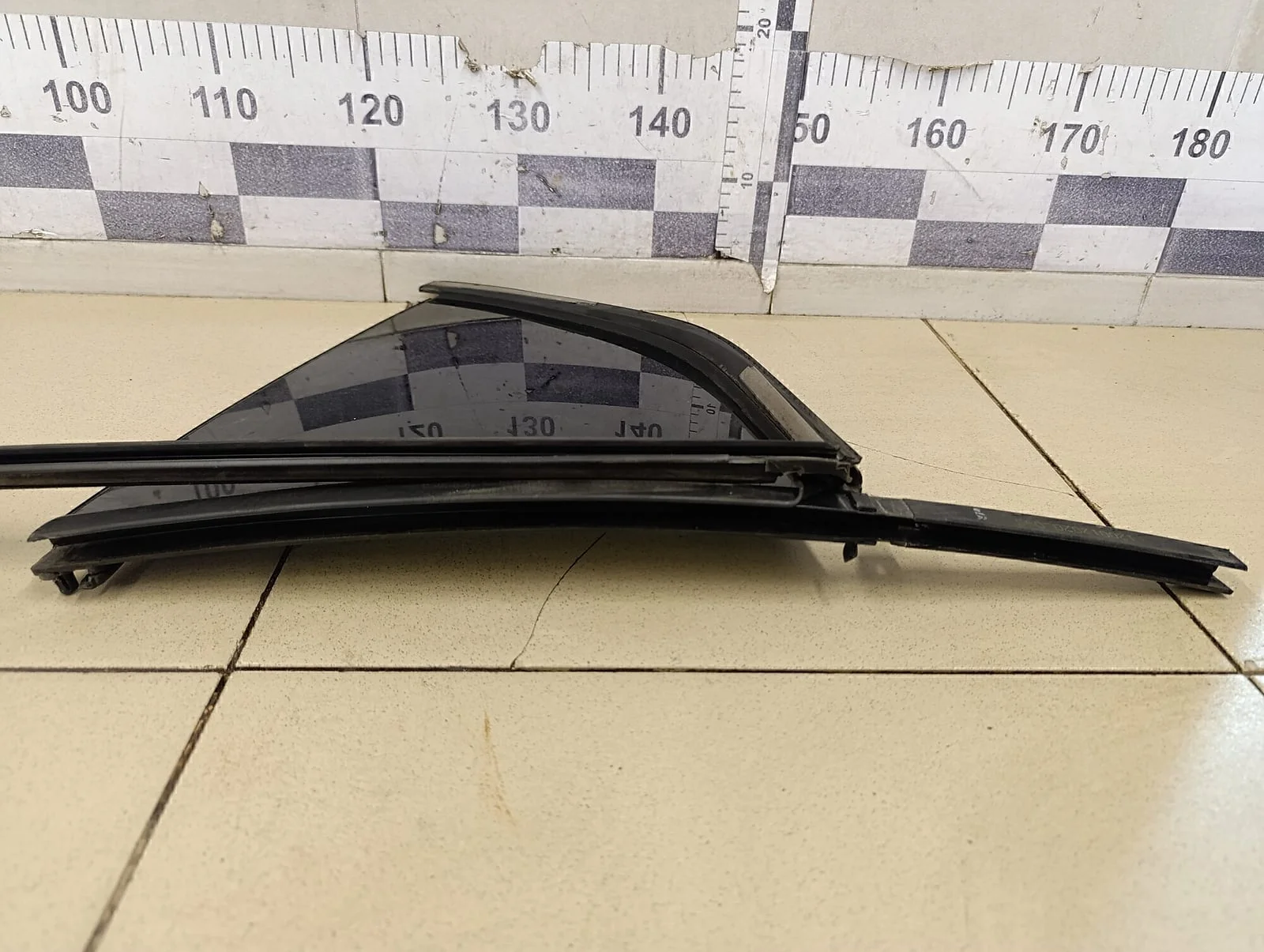 Стекло двери задней левой (форточка) SKODA Octavia (A7) 2013> - миниатюра 2
