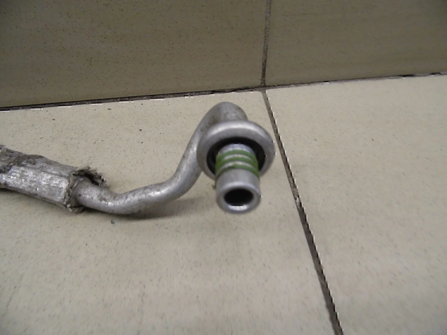 Трубка кондиционера FORD Fiesta 2001-2007 - миниатюра 2