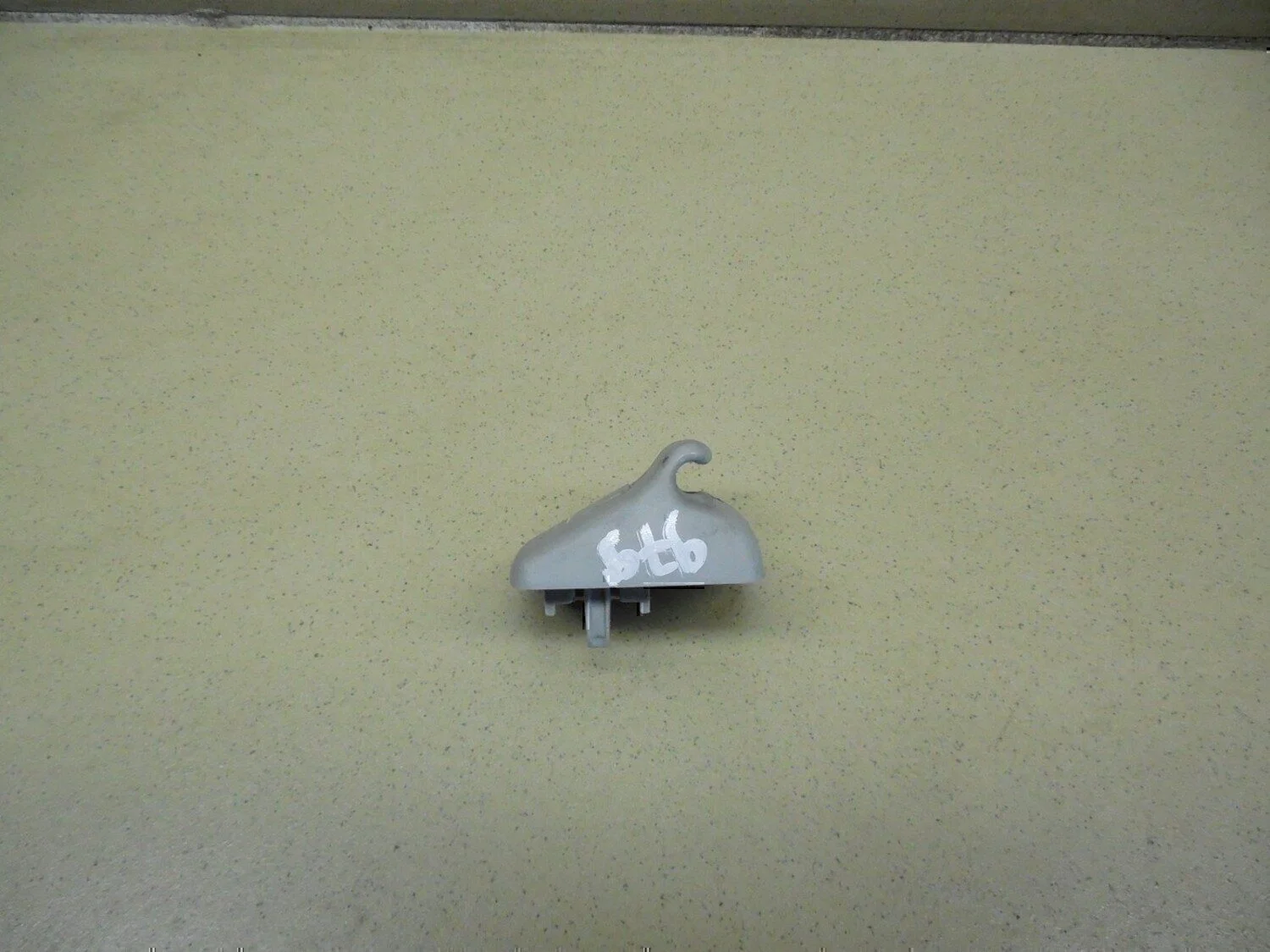 Крючок солнцезащитного козырька FORD Fusion 2002-2012 - миниатюра 3