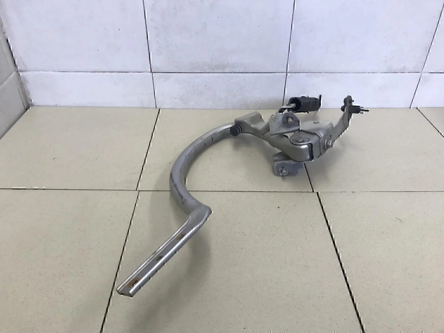 Петля крышки багажника FIAT Marea 1996-2002 - миниатюра 5