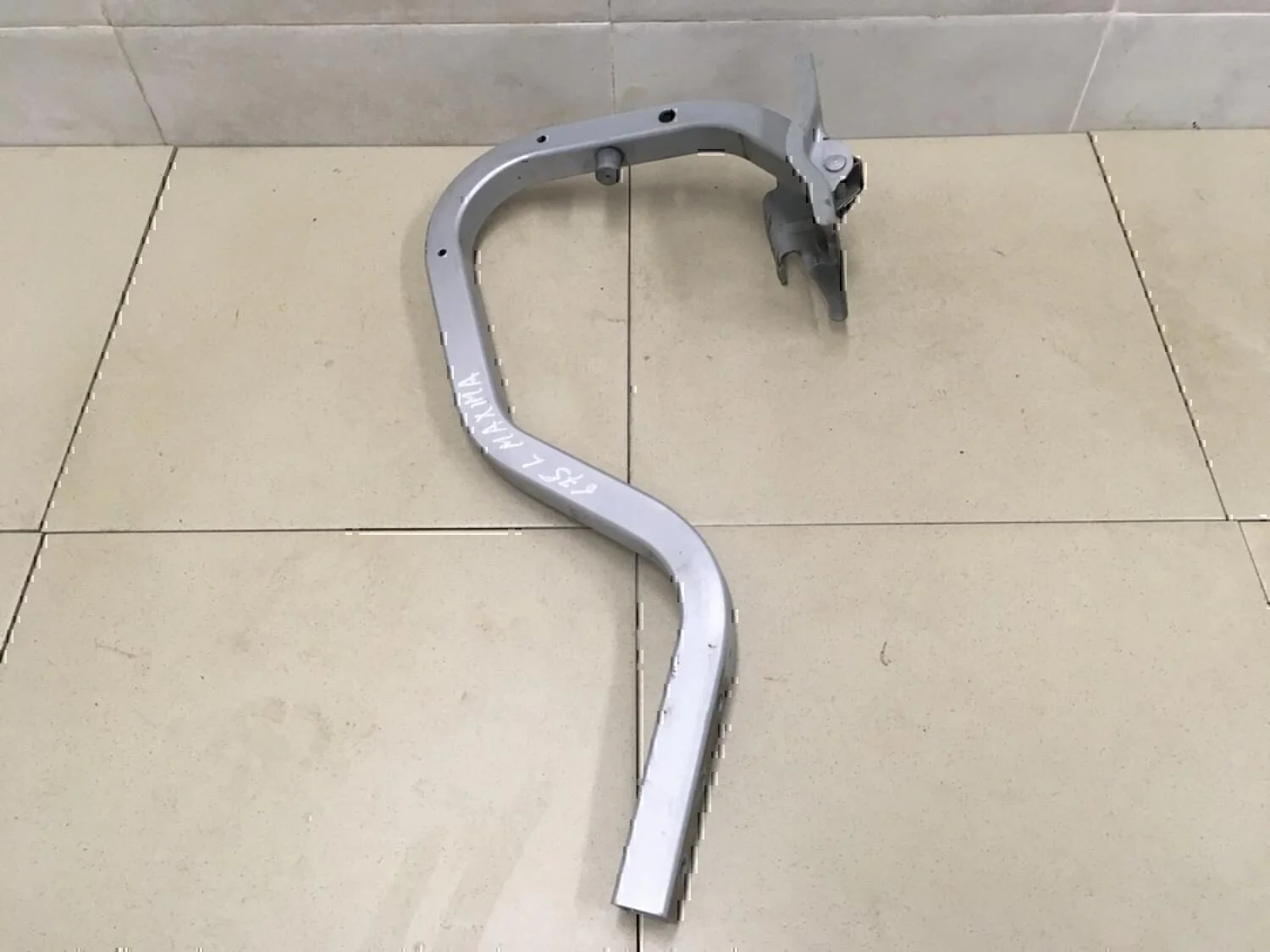 Петля крышки багажника NISSAN Maxima (A33) 2000-2005 - изображение 1
