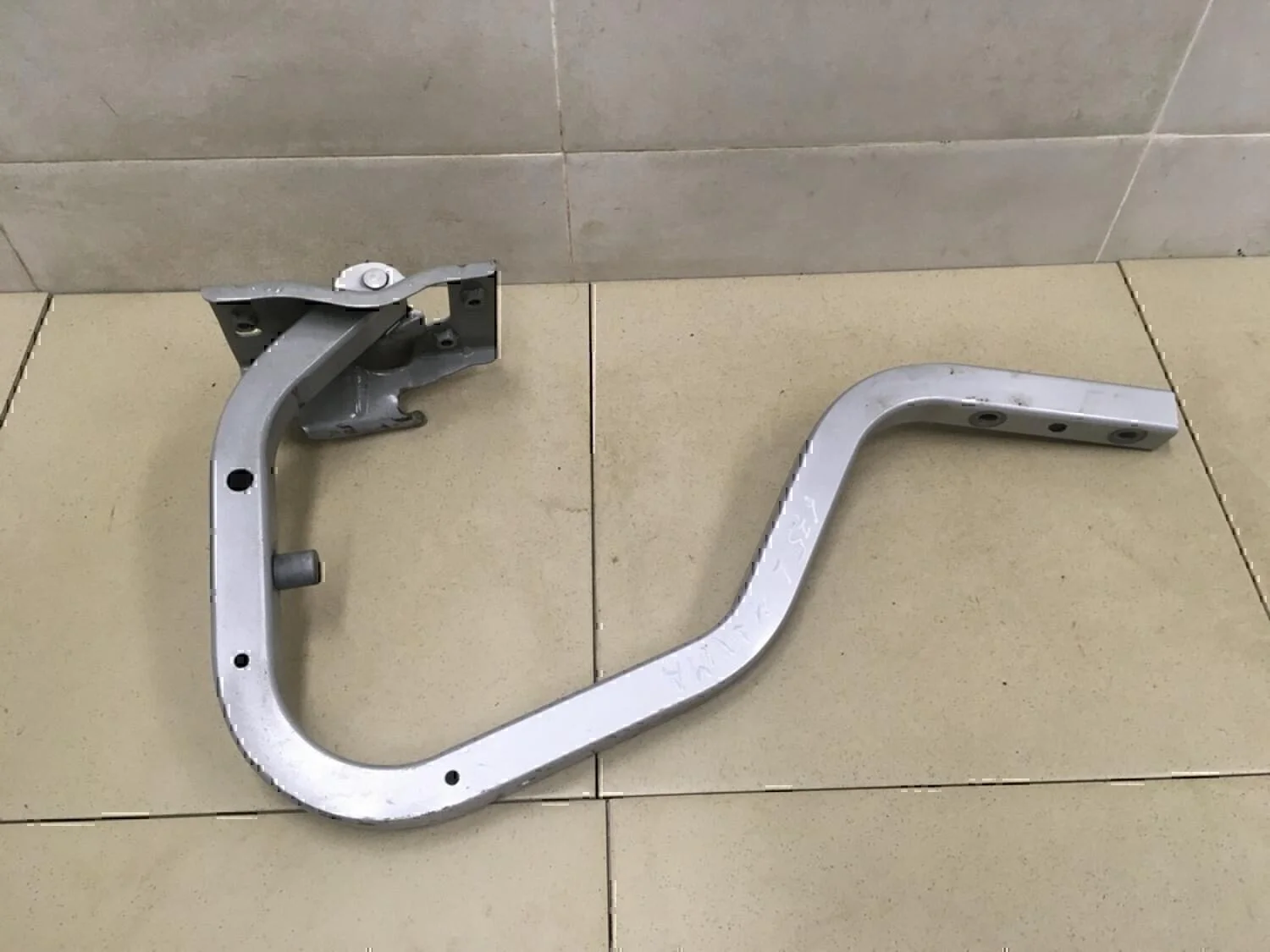 Петля крышки багажника NISSAN Maxima (A33) 2000-2005 - миниатюра 2