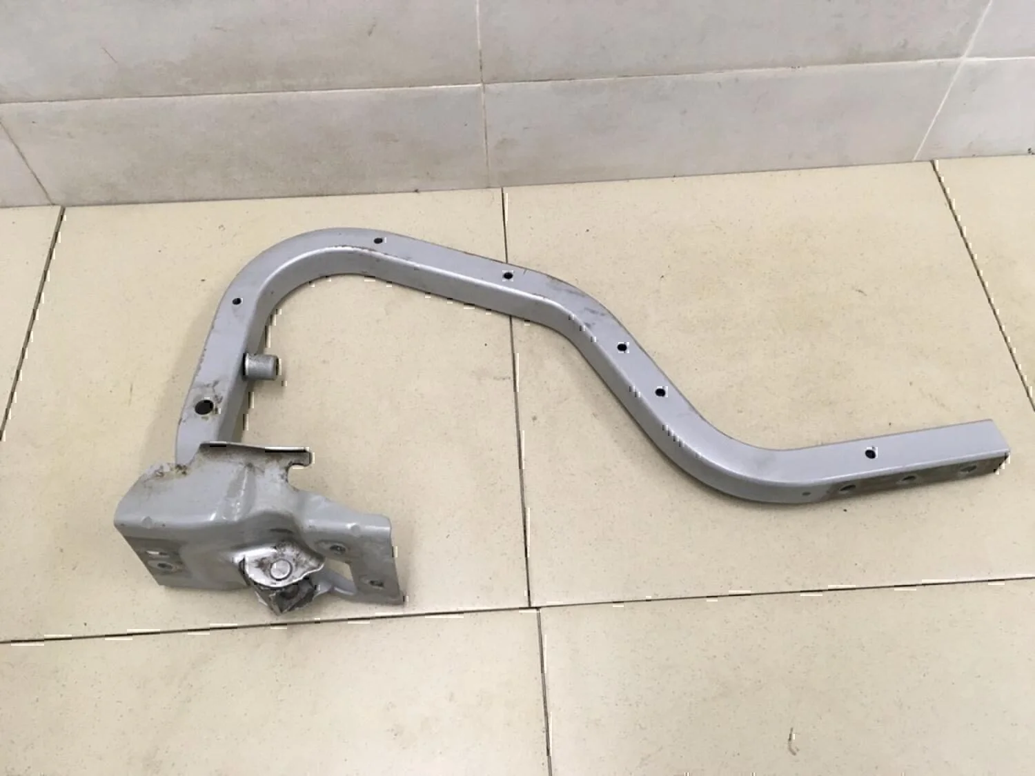 Петля крышки багажника NISSAN Maxima (A33) 2000-2005 - миниатюра 3