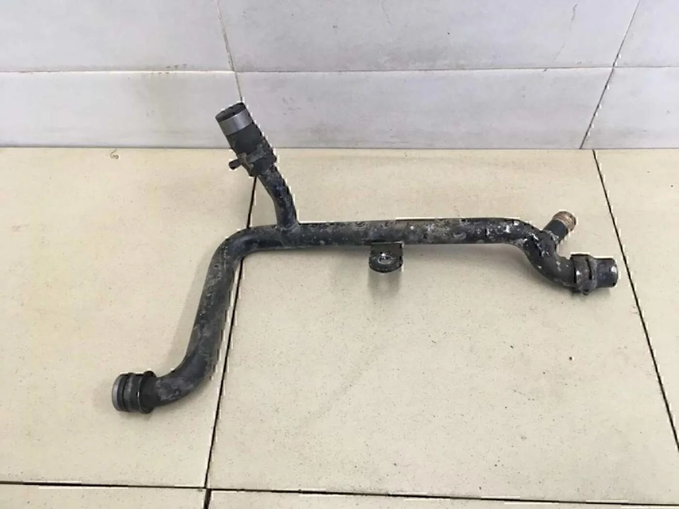 Трубка охлажд. жидкости металлическая VW Passat [B5] 1996-2000