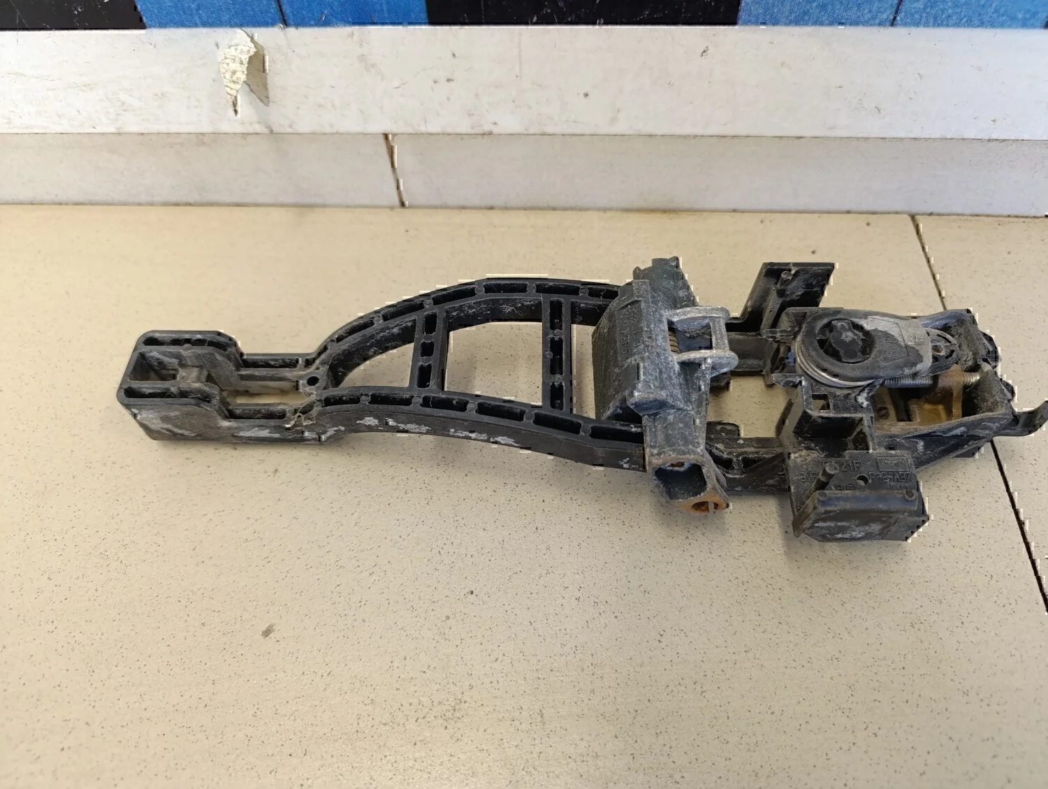 Кронштейн ручки FORD Focus II 2005-2008 - миниатюра 3