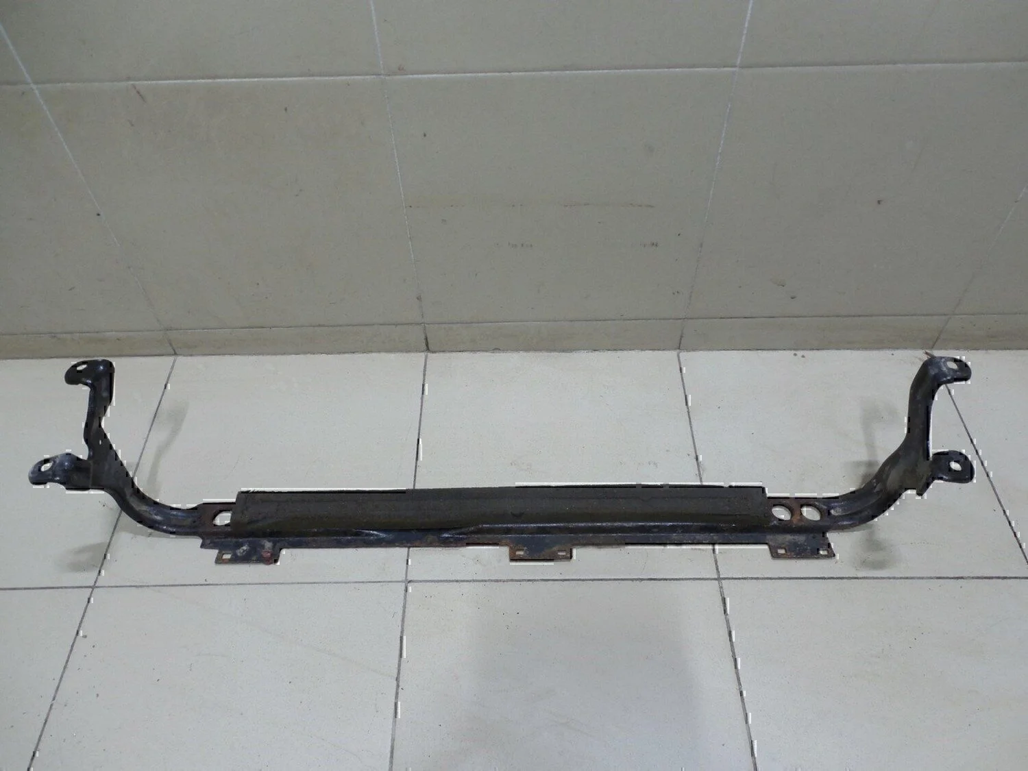 Балка подрадиаторная FORD Kuga 2008-2012 - миниатюра 2