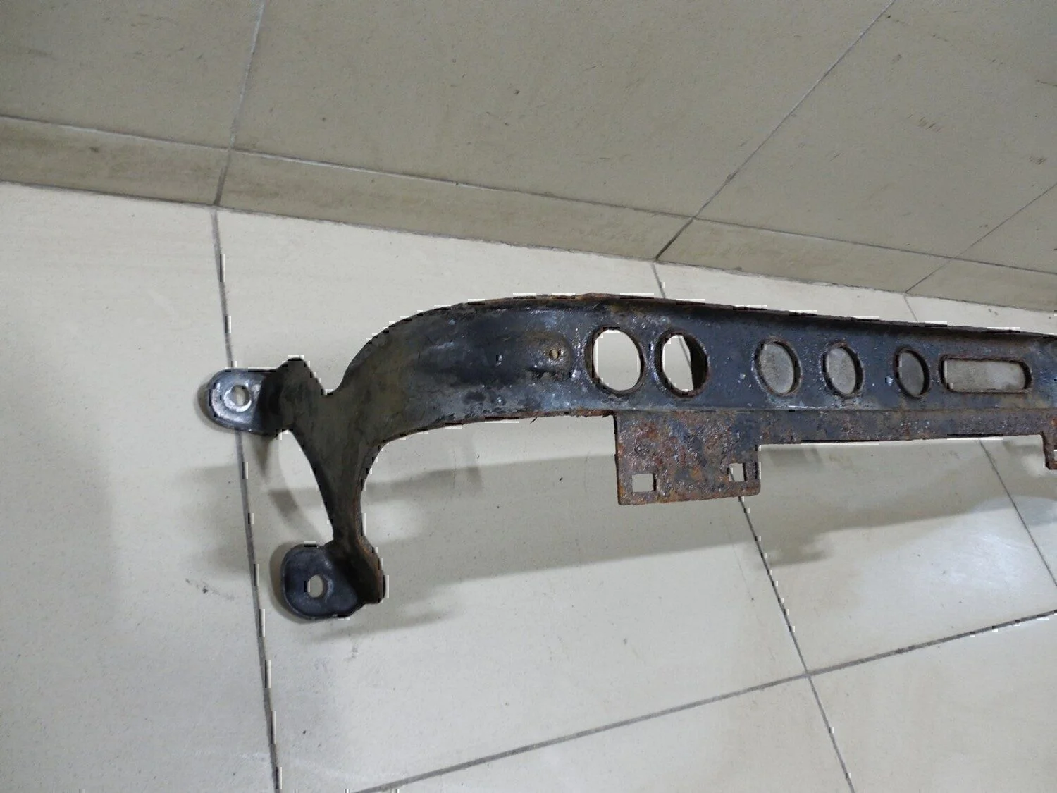 Балка подрадиаторная FORD Kuga 2008-2012 - миниатюра 8