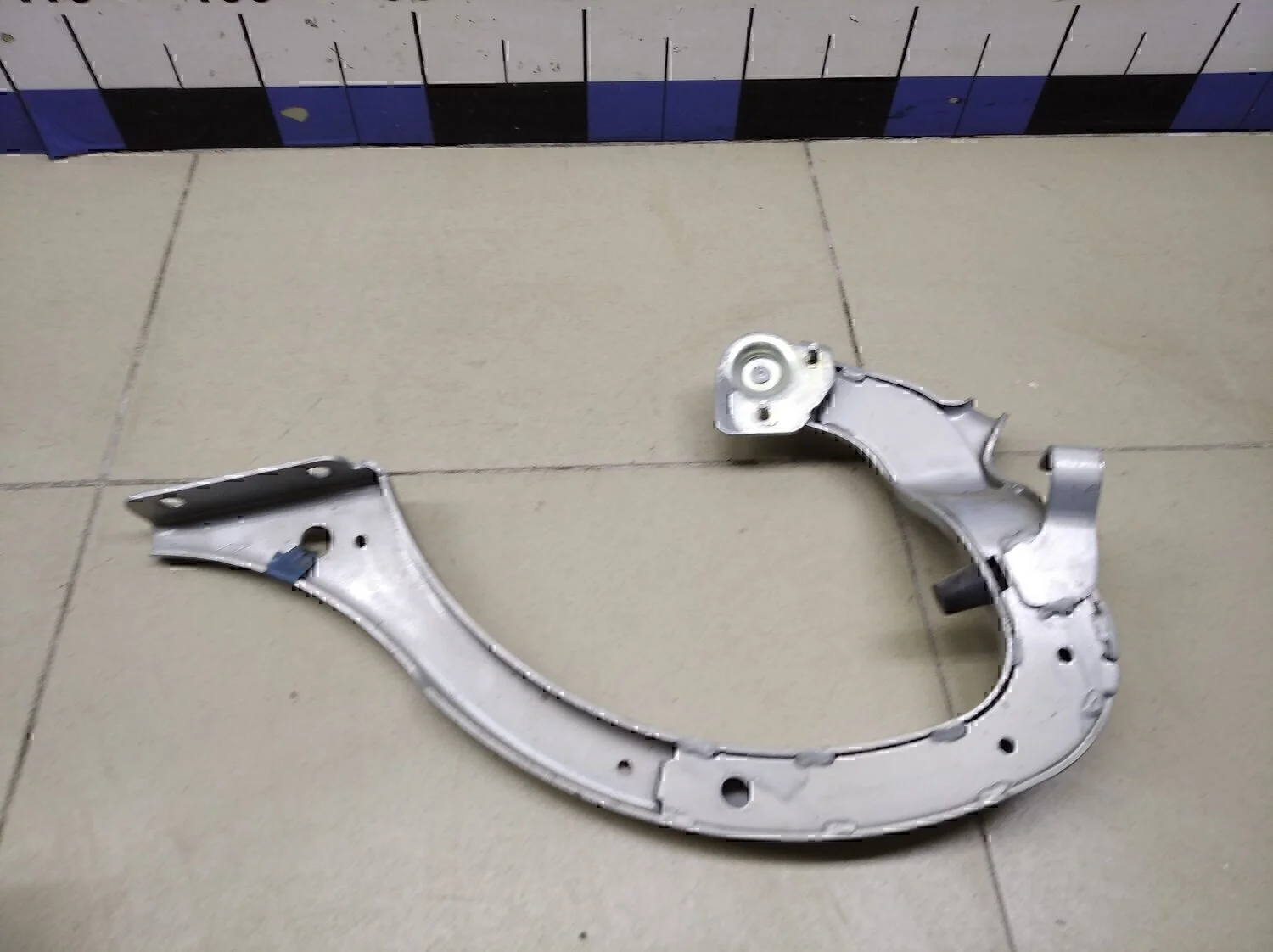 Петля крышки багажника левая RENAULT Clio/Symbol 1998-2008 - миниатюра 2