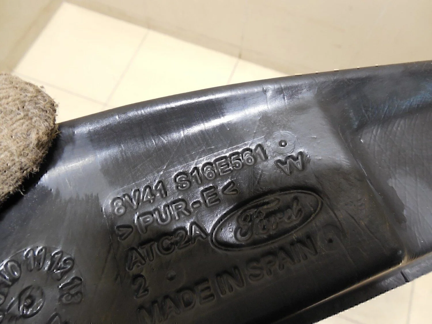 Пыльник (кузов внутри) FORD Kuga 2008-2012 - миниатюра 5