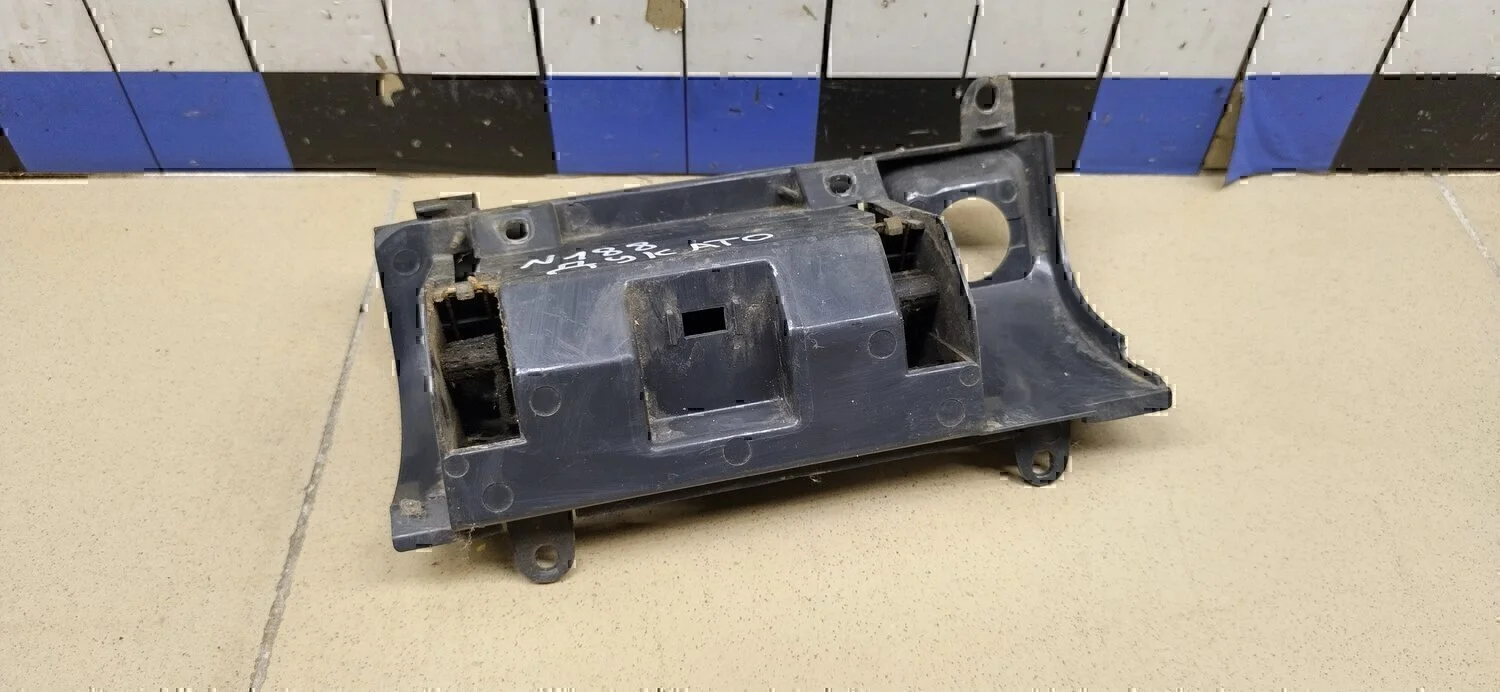 Пепельница передняя FIAT Ducato 244 (+ЕЛАБУГА) 2002> - миниатюра 3