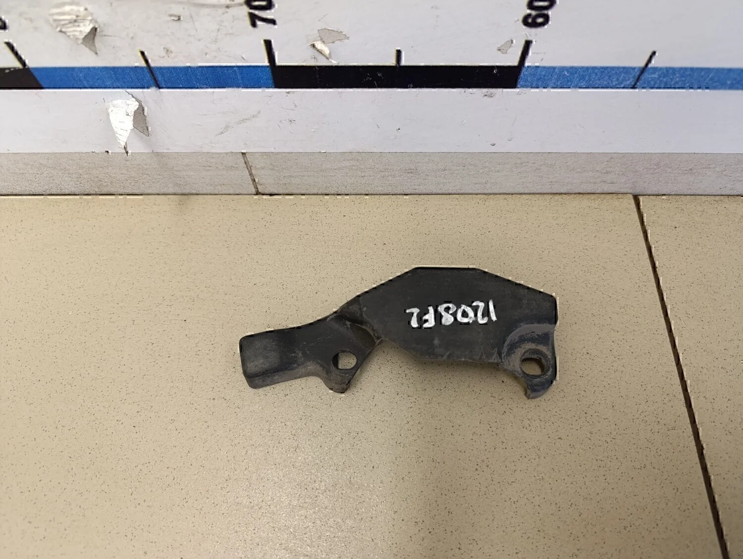 Кронштейн замка капота Peugeot-Citroen C4 2005-2011 - изображение 1