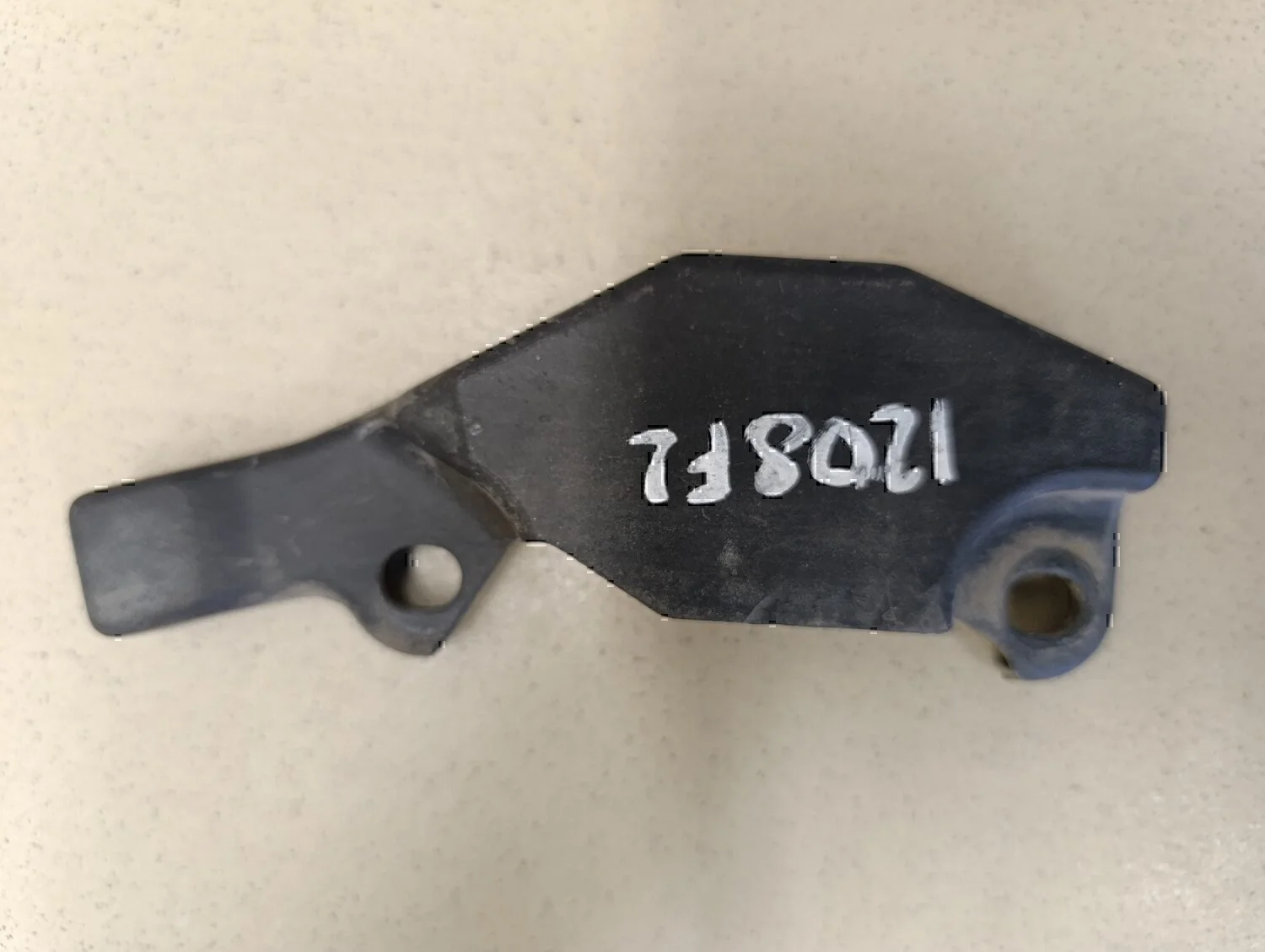 Кронштейн замка капота Peugeot-Citroen C4 2005-2011 - миниатюра 2