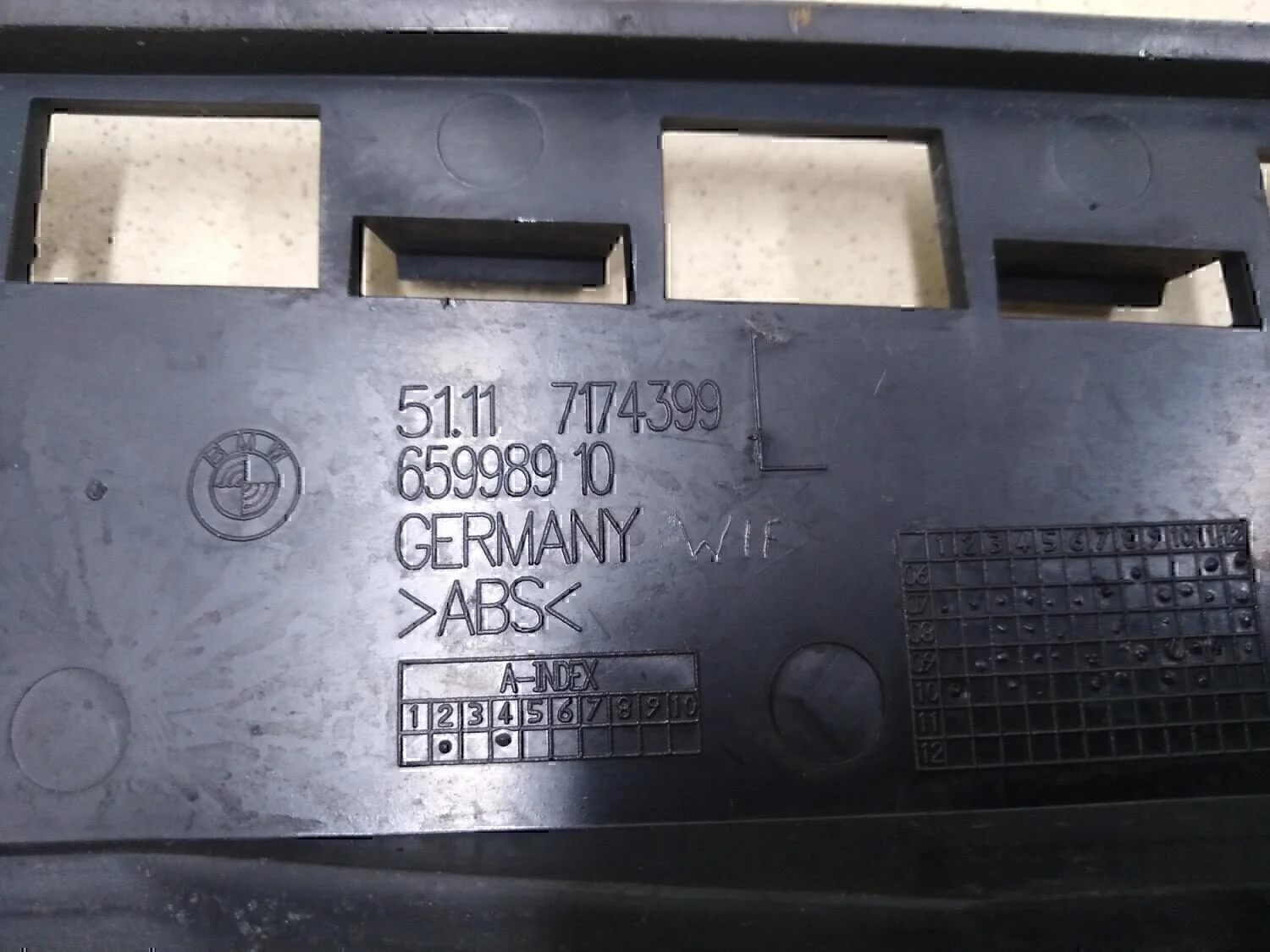 Направляющая (кузов наружные) BMW 1-серия E87/E81 2004> - миниатюра 3