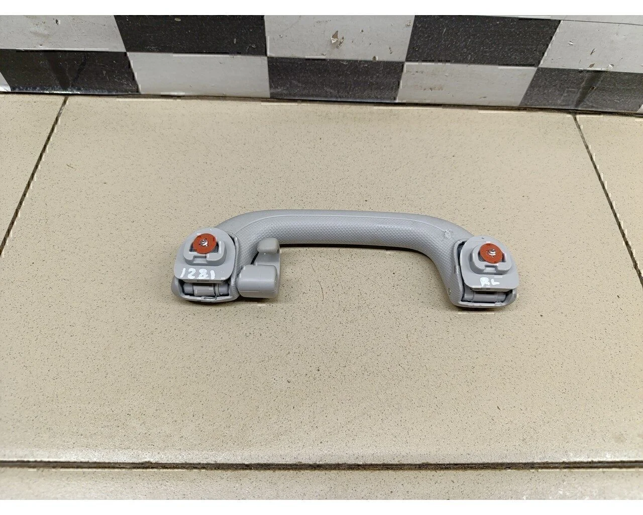 Ручка внутренняя потолочная Hyundai-KIA ix35/Tucson 2010-2015 - миниатюра 2