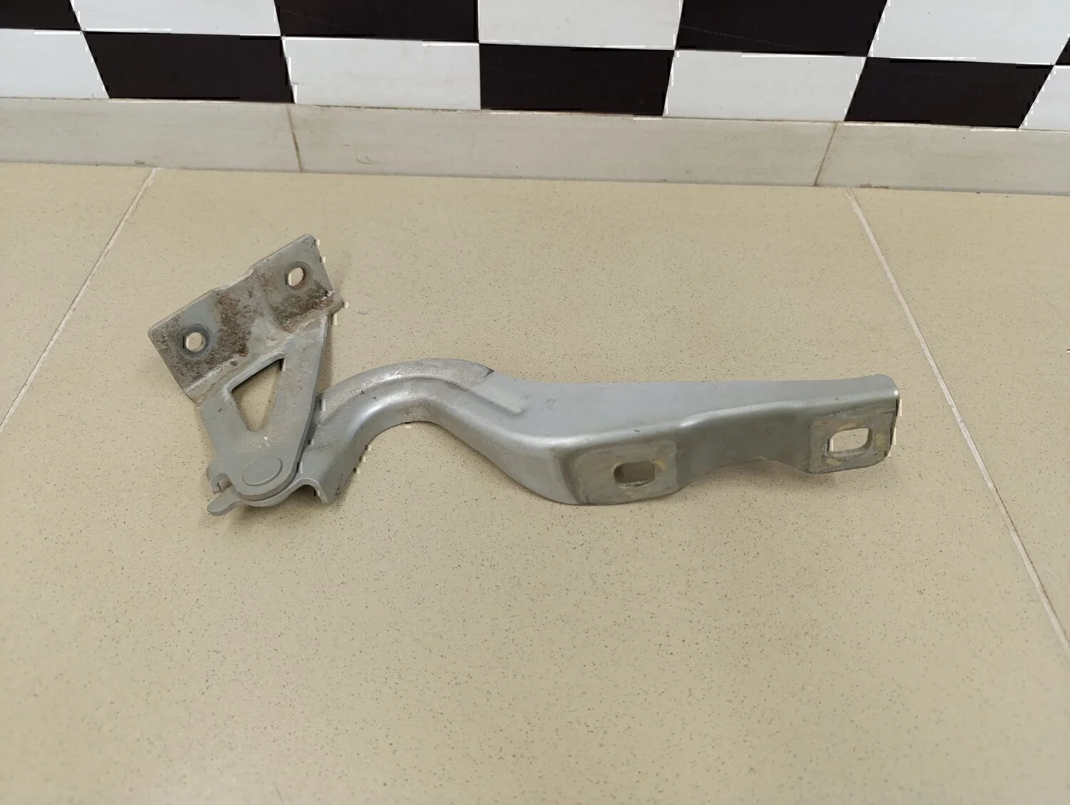Петля капота левая Chevrolet Cobalt 2011-2015 - миниатюра 2