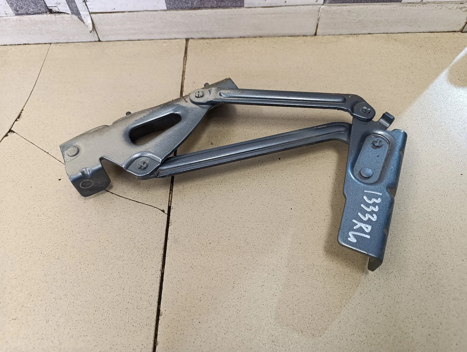 Петля крышки багажника левая PEUGEOT 407 2004-2010 - миниатюра 2