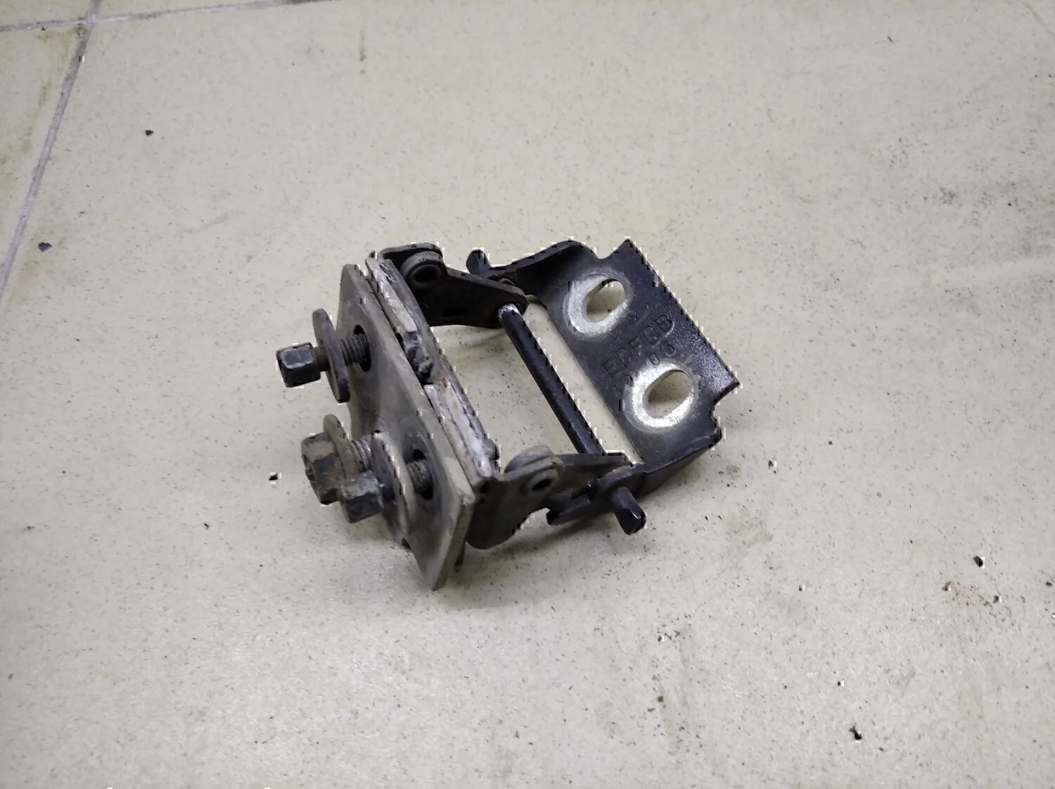 Петля двери багажника FORD Fusion 2002-2012 - миниатюра 3