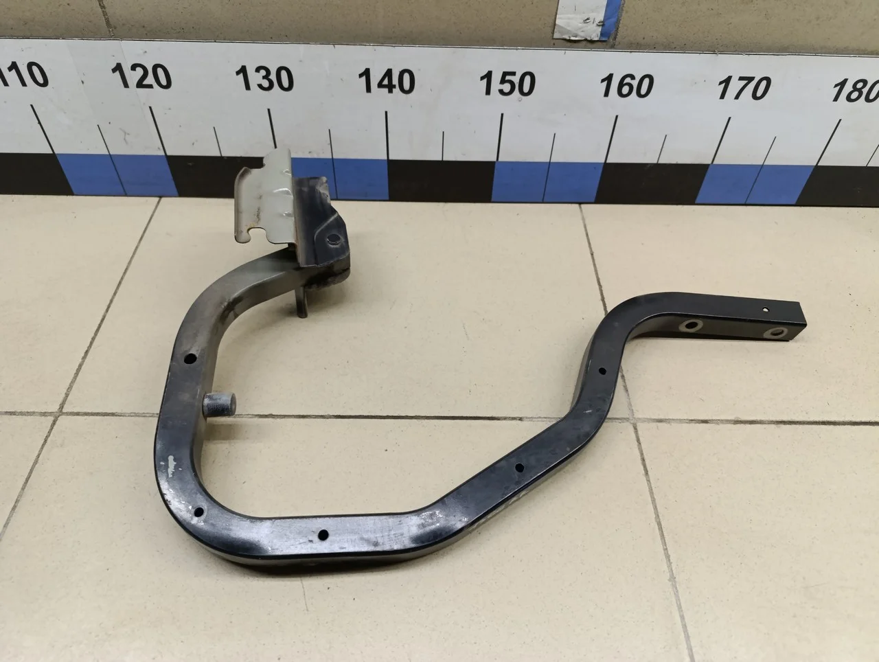 Петля крышки багажника NISSAN Tiida (C11) 2007-2014 - изображение 1