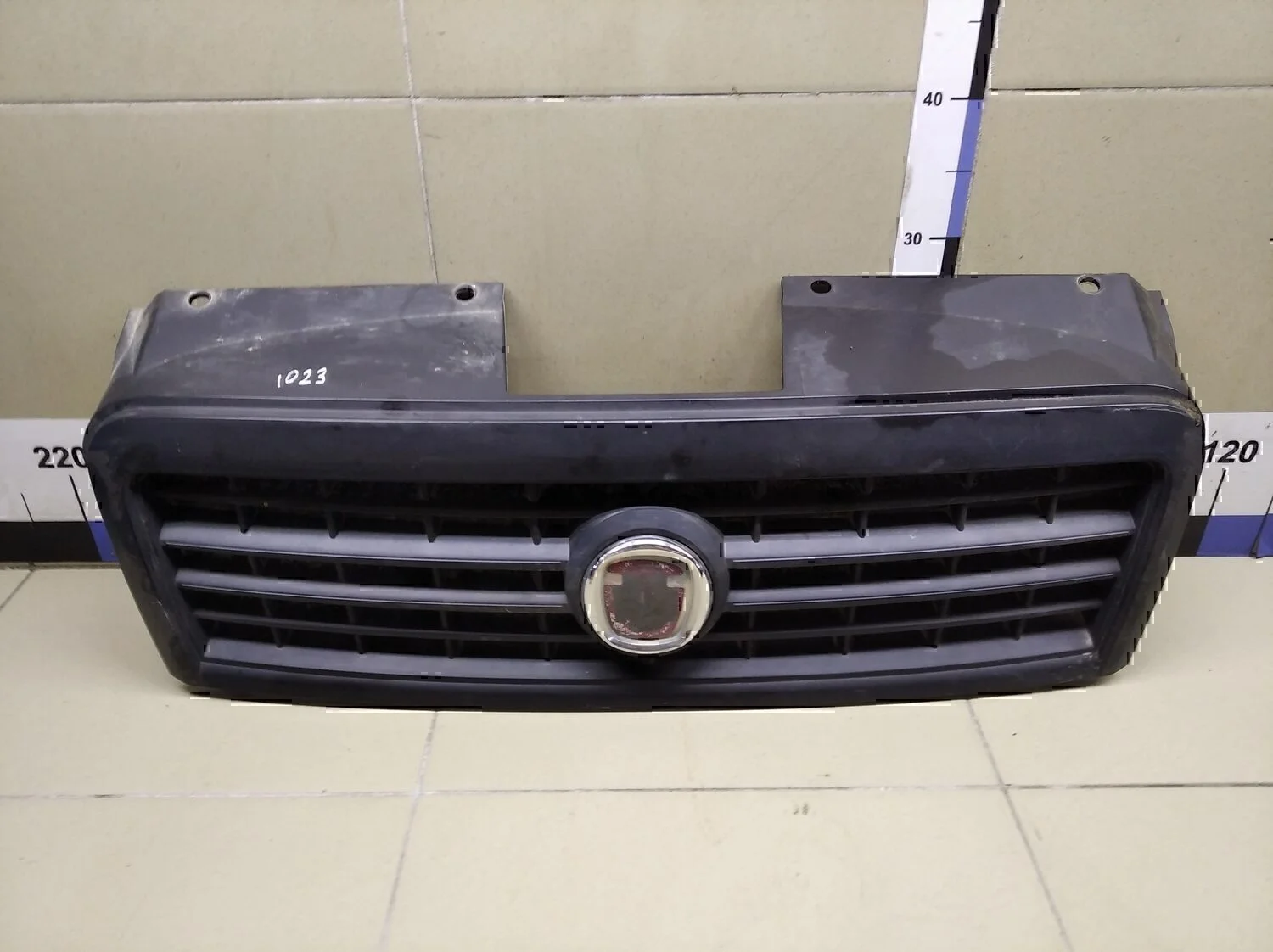 Решетка радиатора FIAT Doblo 2005-2015 - миниатюра 2