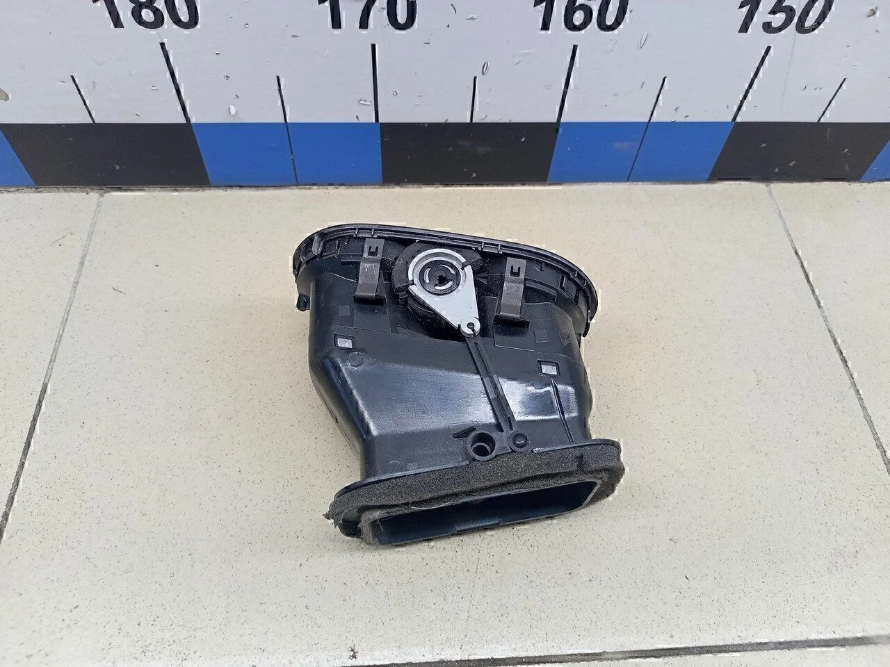Дефлектор воздушный VW Tiguan 2007-2011 - миниатюра 2