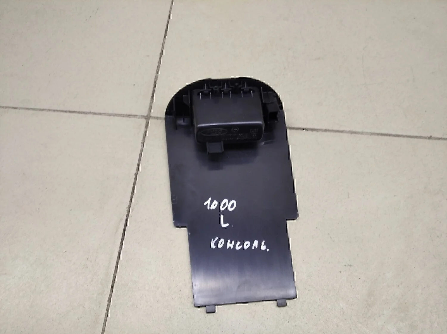Накладка (кузов внутри) FORD Kuga 2008-2012 - изображение 1