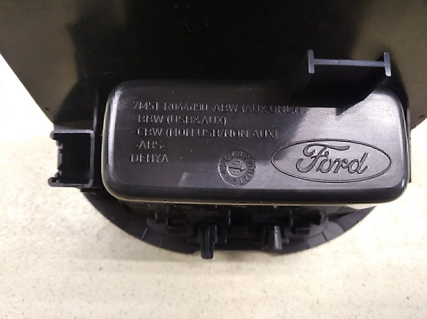 Накладка (кузов внутри) FORD Kuga 2008-2012 - миниатюра 6