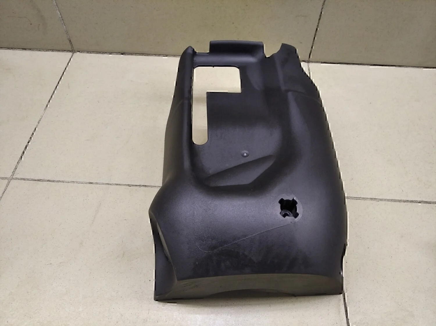 Кожух рулевой колонки нижний FORD Kuga 2008-2012