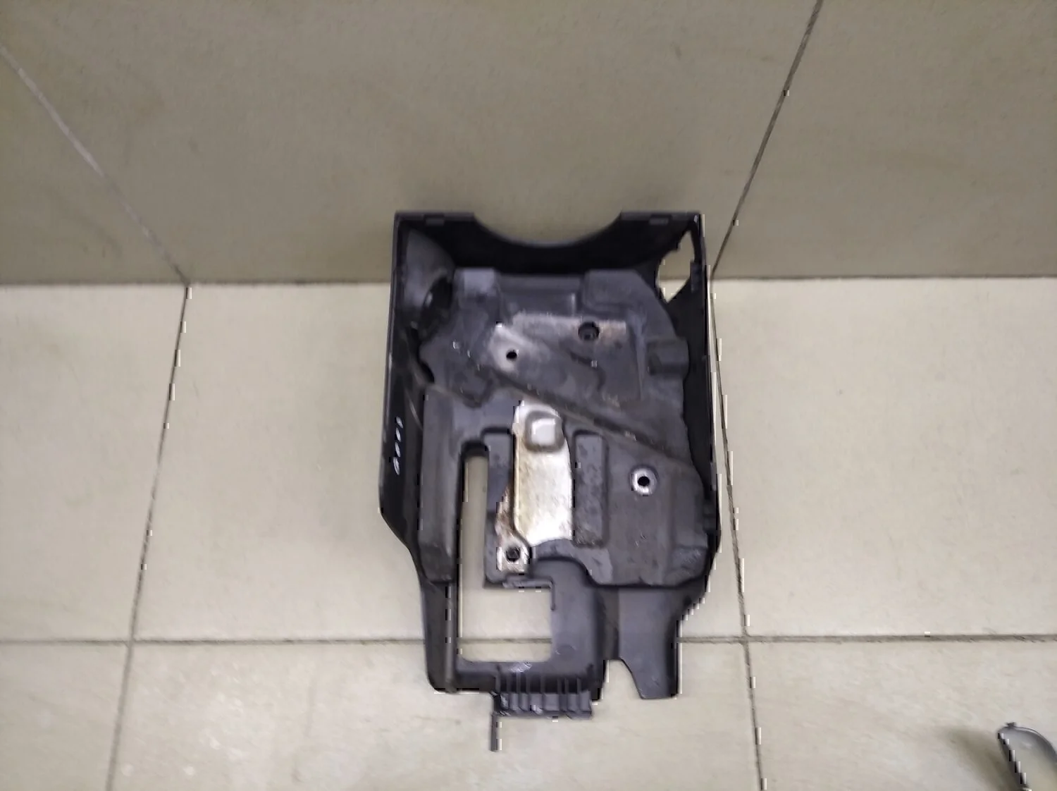 Кожух рулевой колонки нижний FORD Kuga 2008-2012 - миниатюра 8