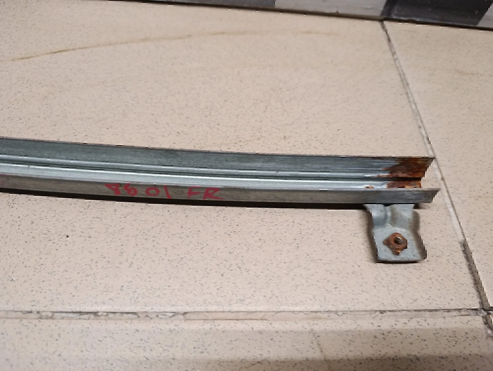 Направляющая стекла MAZDA BT-50 2006-2012 - миниатюра 3