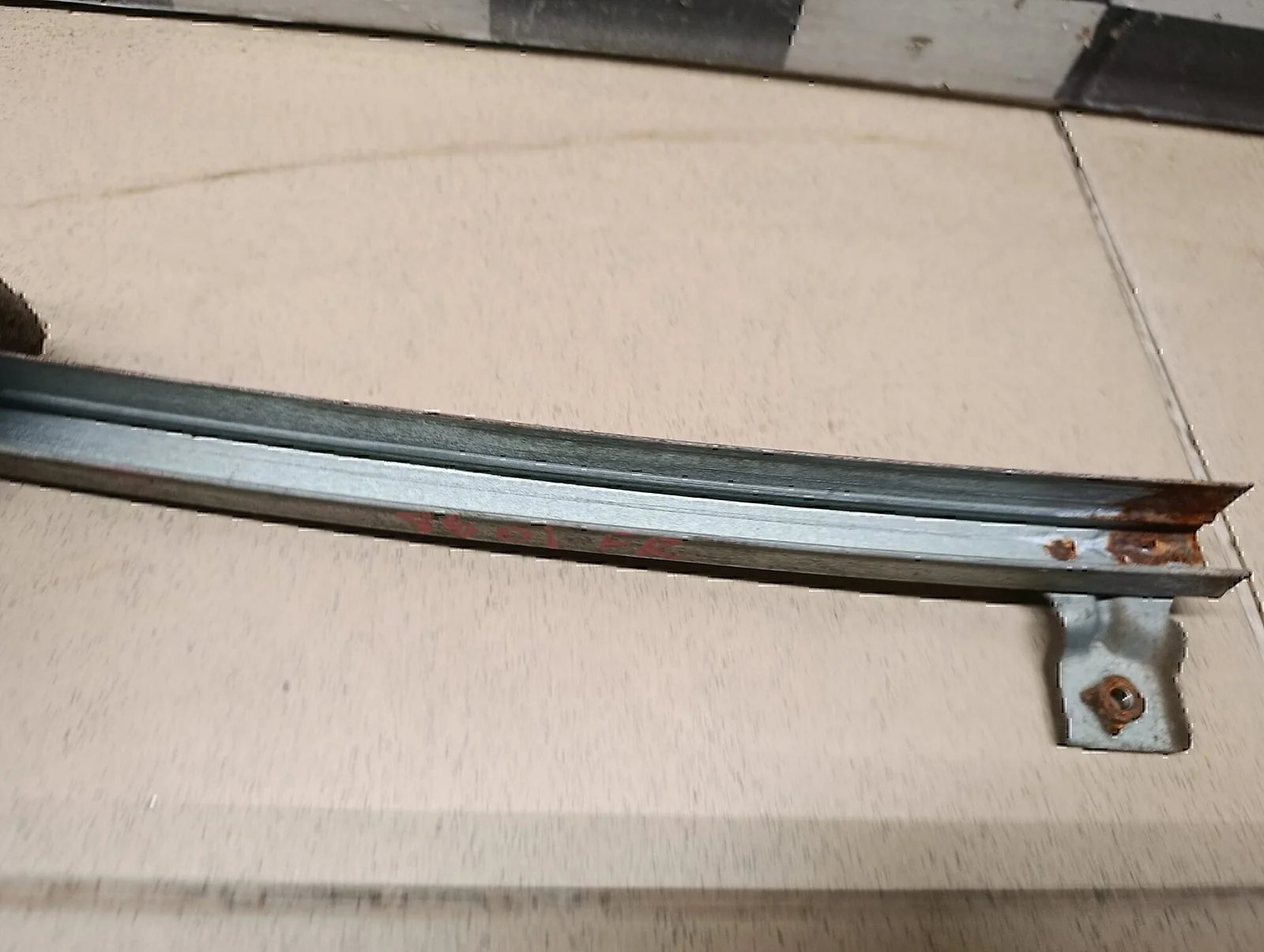 Направляющая стекла MAZDA BT-50 2006-2012 - миниатюра 4