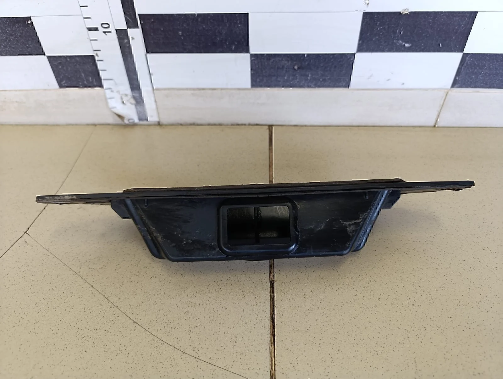 Ручка открывания багажника FORD Kuga 2012> - миниатюра 2